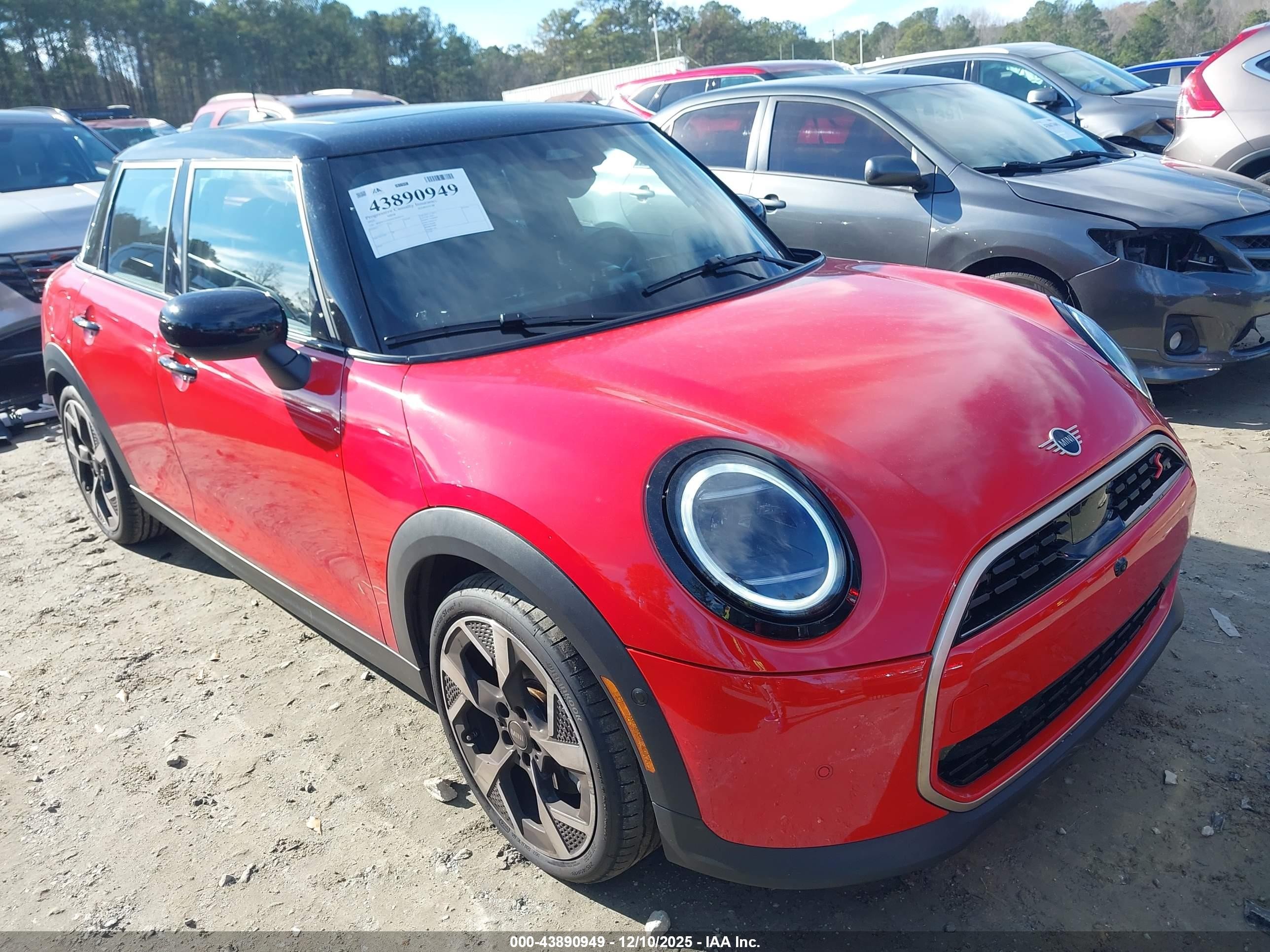 2025 MINI Hardtop 4 Door Cooper S, VIN WMW53GD00S2W68515 — Front end