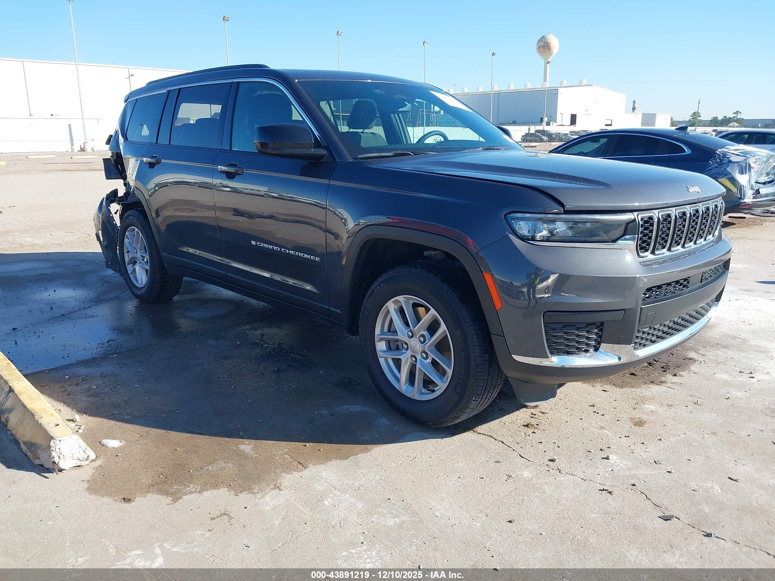 2024 Jeep Grand Cherokee Altitude X, VIN 1C4RJKAG7R8570717 — Rear end