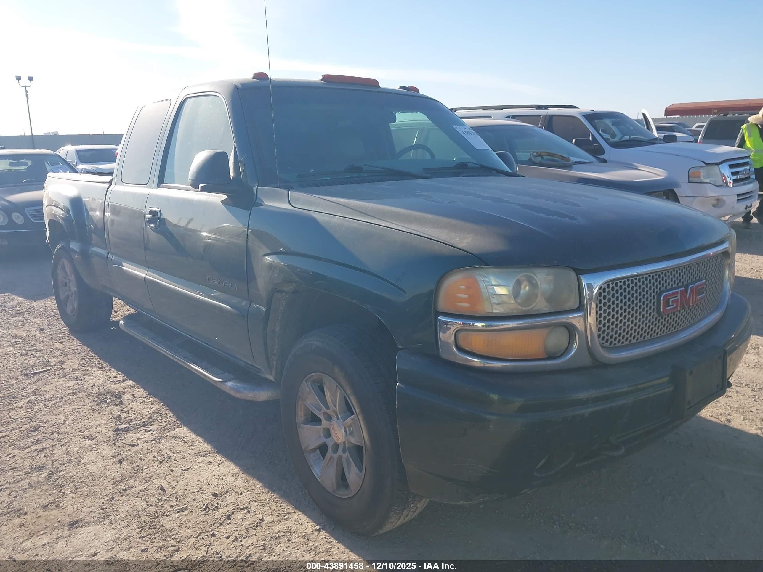 2003 GMC Sierra Denali, VIN 2GTFK69U931343797 — Rear end