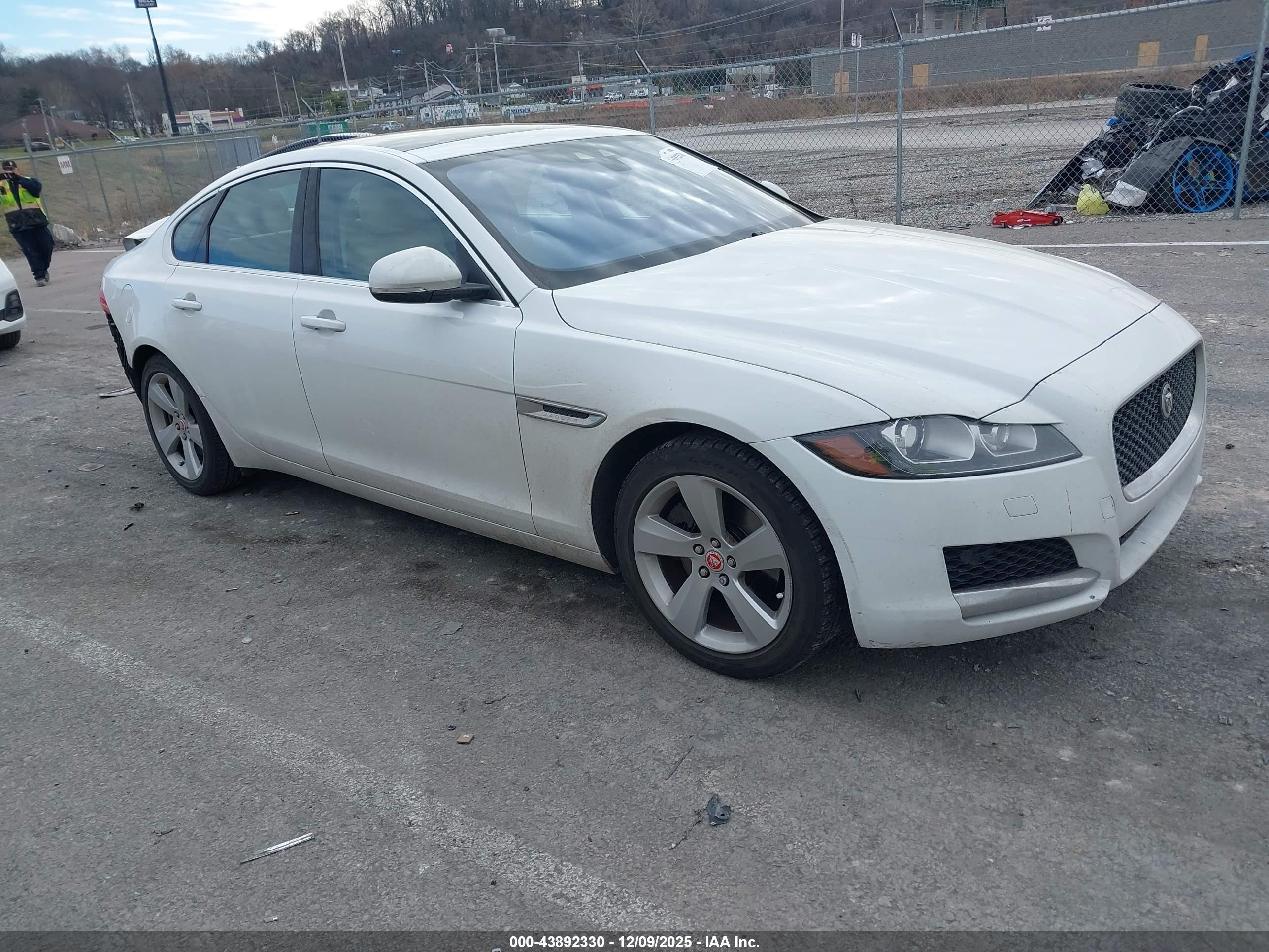 2018 Jaguar XF 25t, VIN SAJBS4FX7JCY54340 — Auction photo