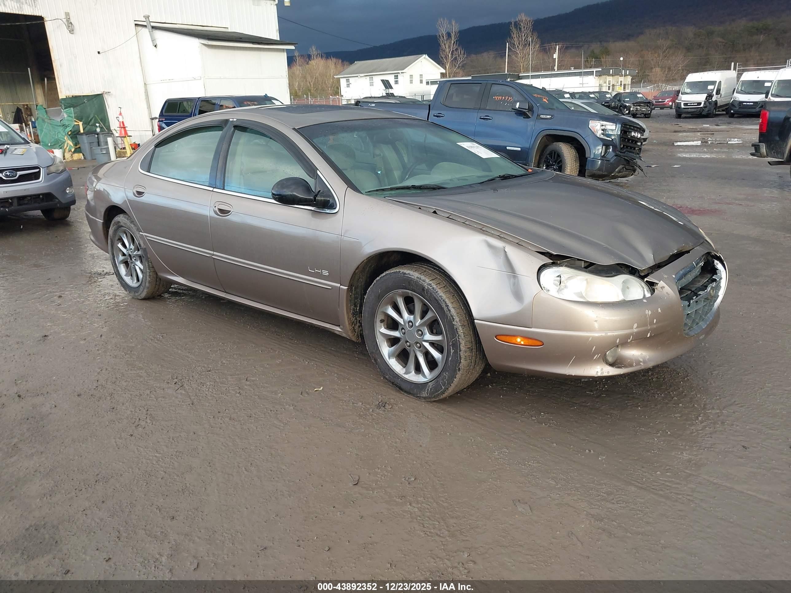 2001 Chrysler LHS, VIN 2C3AC56GX1H575804 — Перед