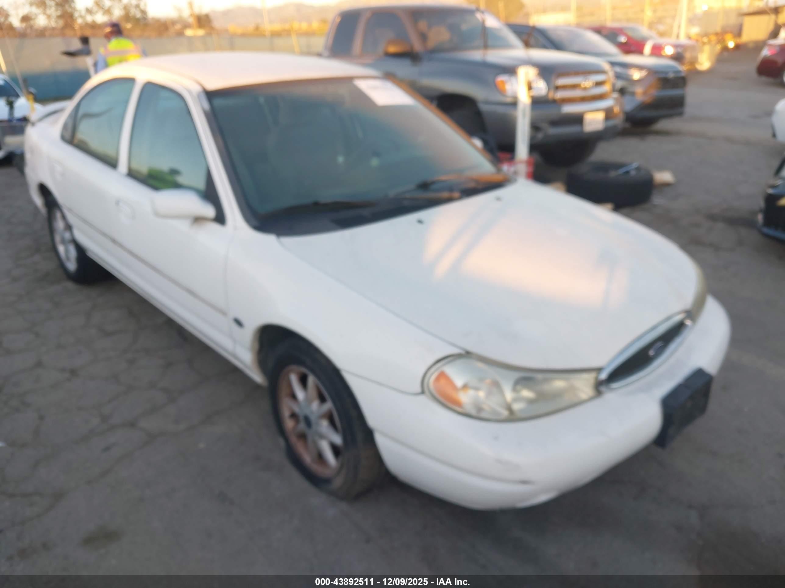 2000 Ford Contour SE Fleet, VIN 1FAFP66L2YK102108 — Rear end