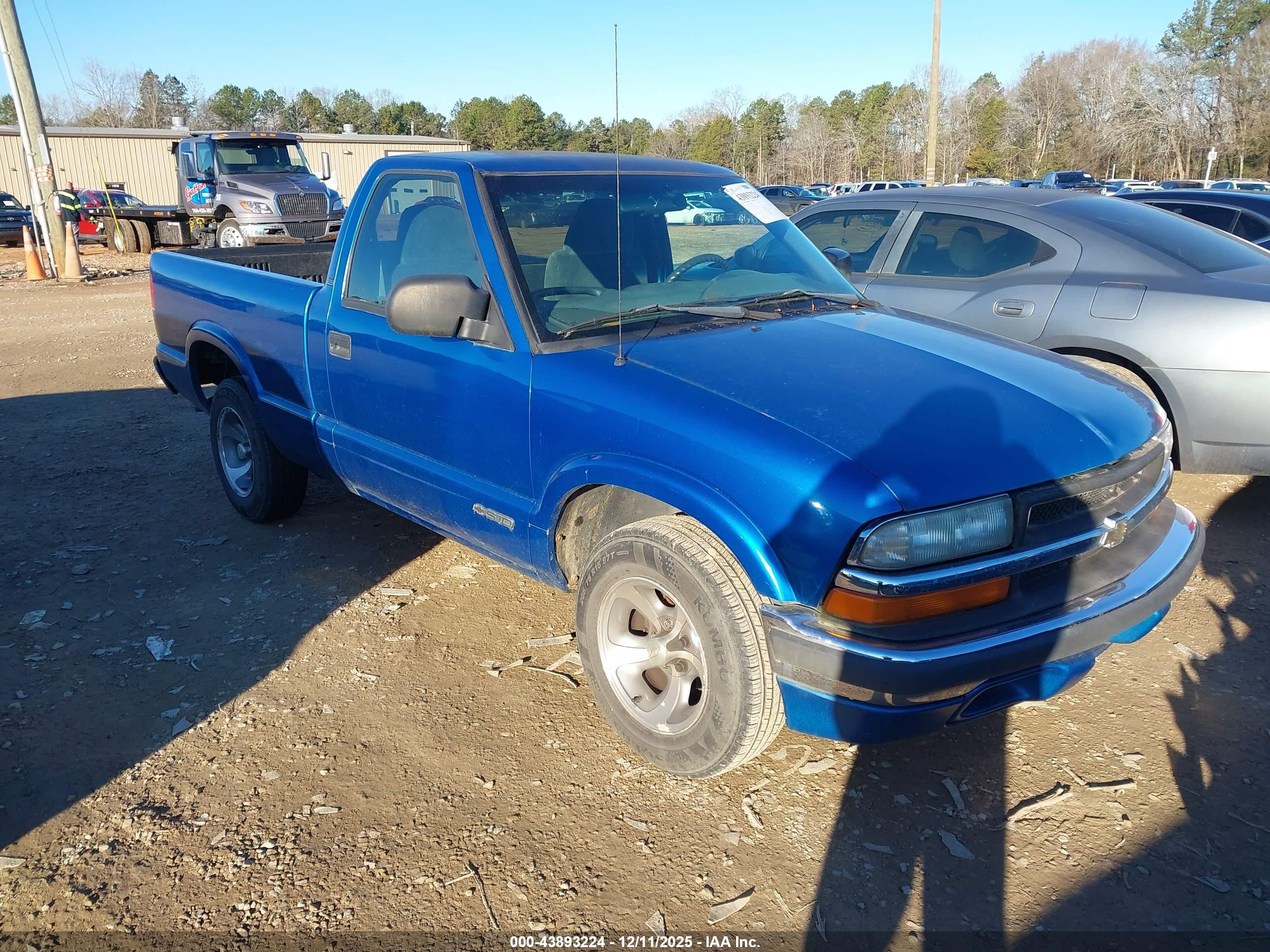 2000 Chevrolet S-10 LS, VIN 1GCCS1459YK263283 — Фото с аукциона