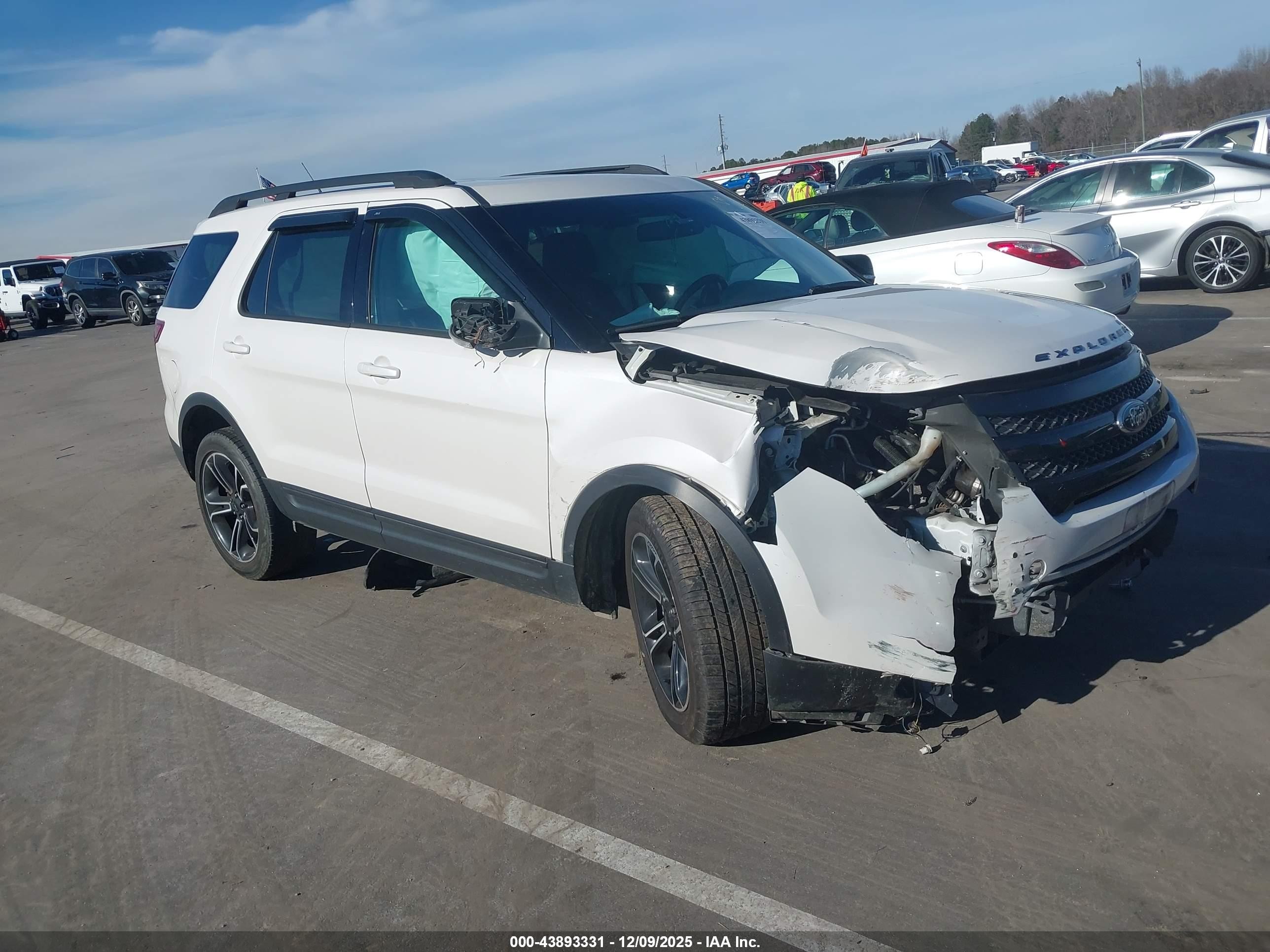 2015 Ford Explorer Sport, VIN 1FM5K8GTXFGB46531 — Front end