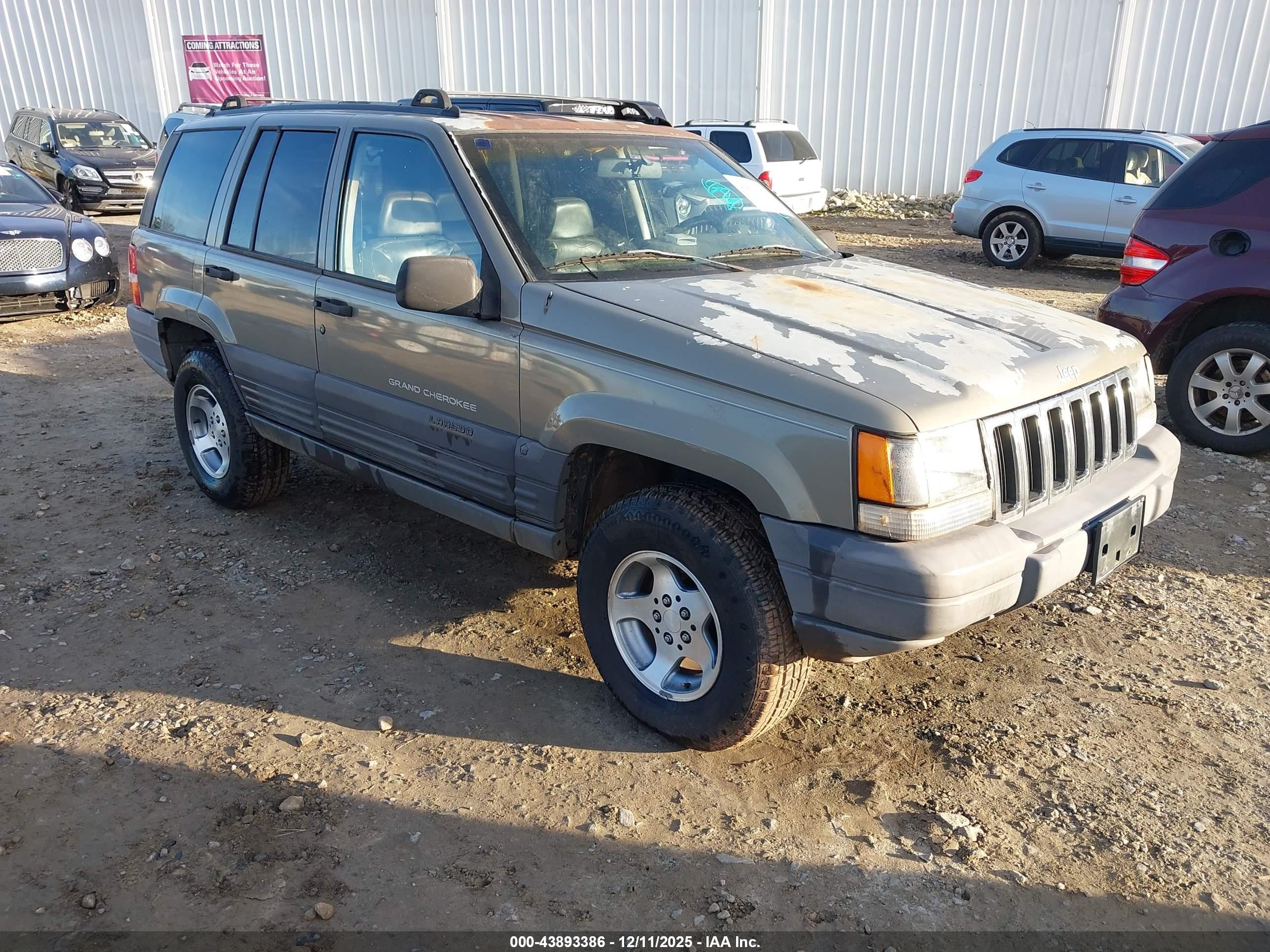 1996 Jeep Grand Cherokee Laredo, VIN 1J4GZ58S9TC320552 — Front end