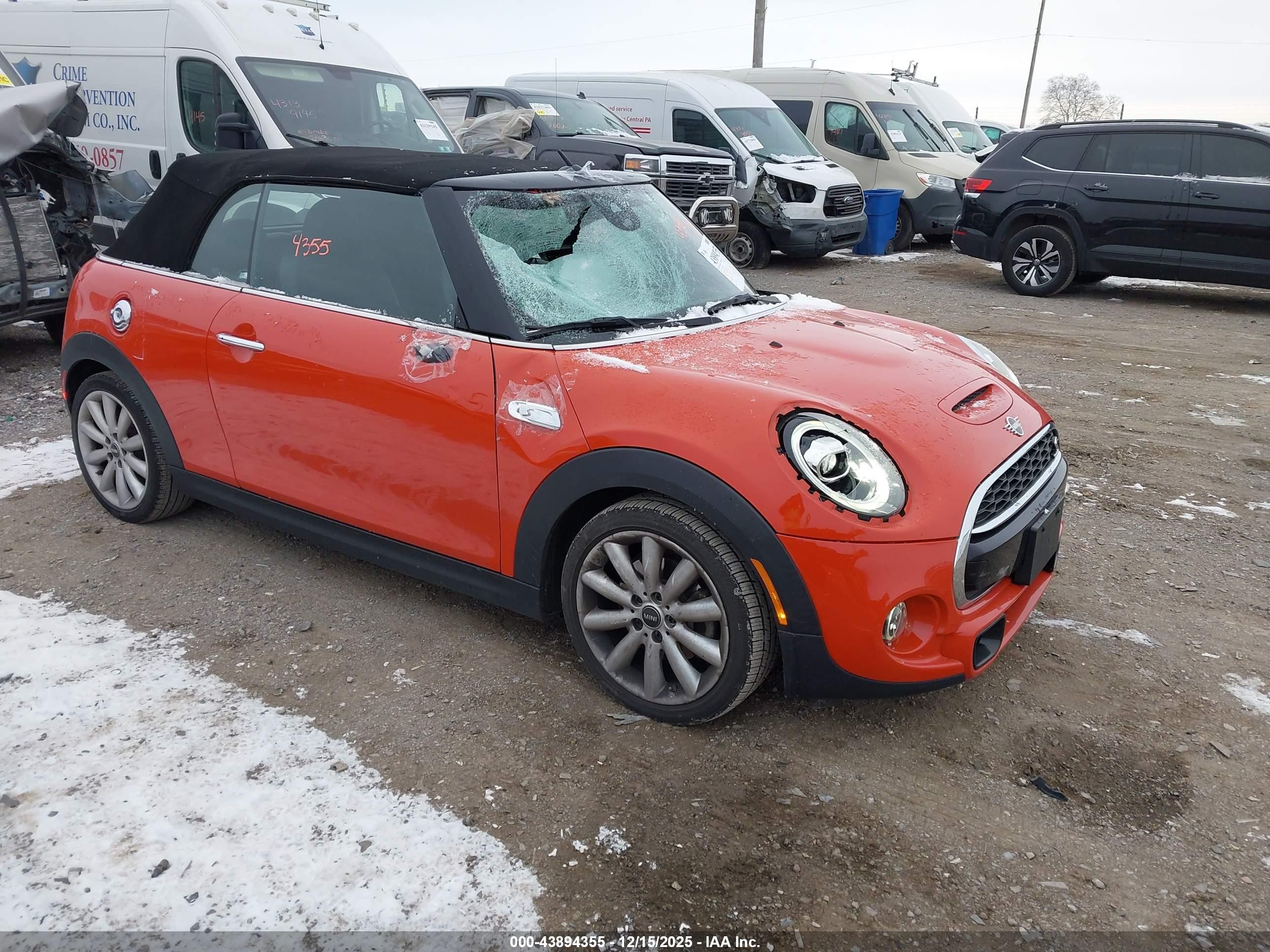 2020 MINI Convertible Cooper S, VIN WMWWJ5C02L3L40041 — Перед