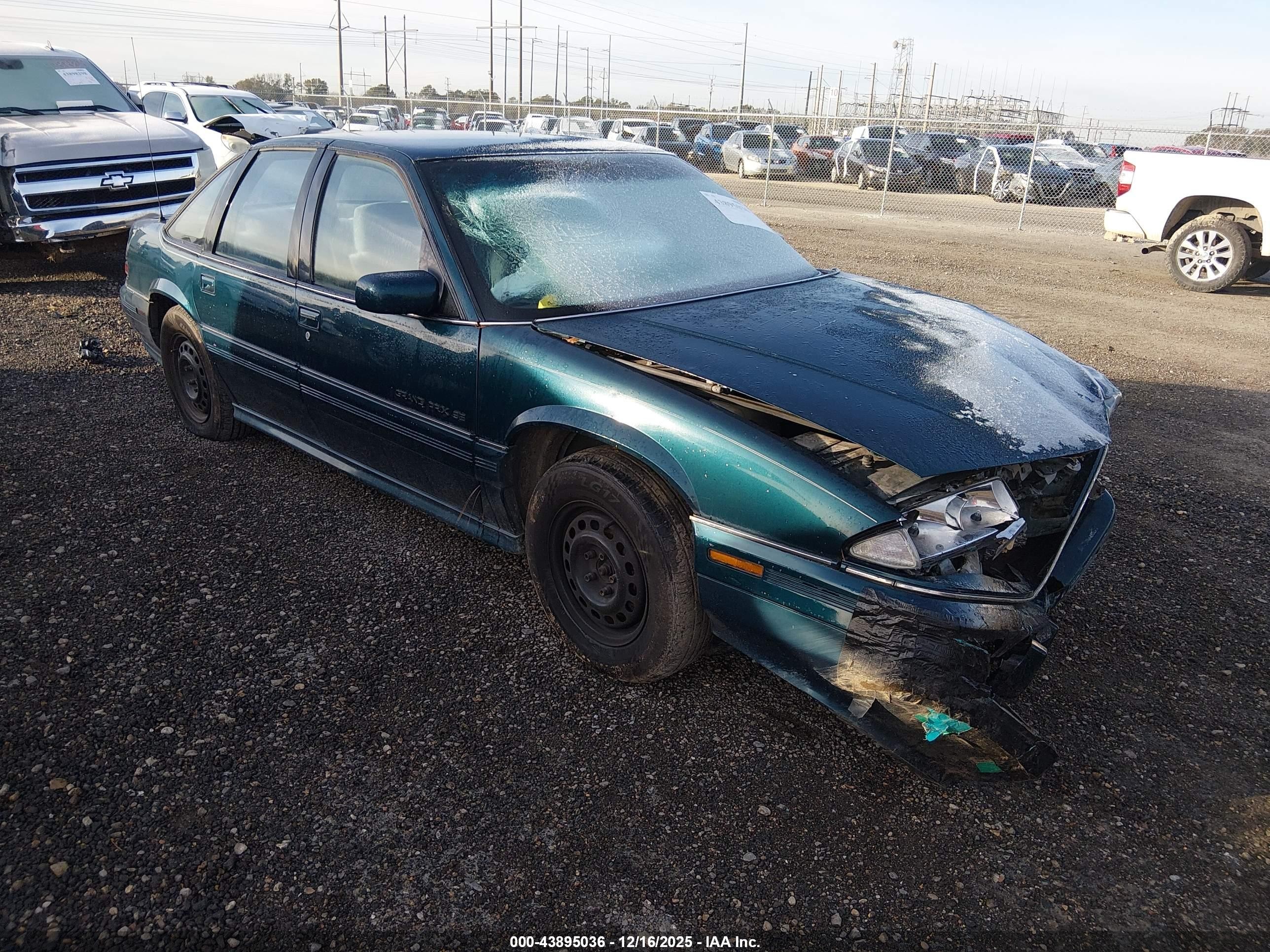 1995 Pontiac Grand Prix SE, VIN 1G2WJ52M2SF321014 — Front end