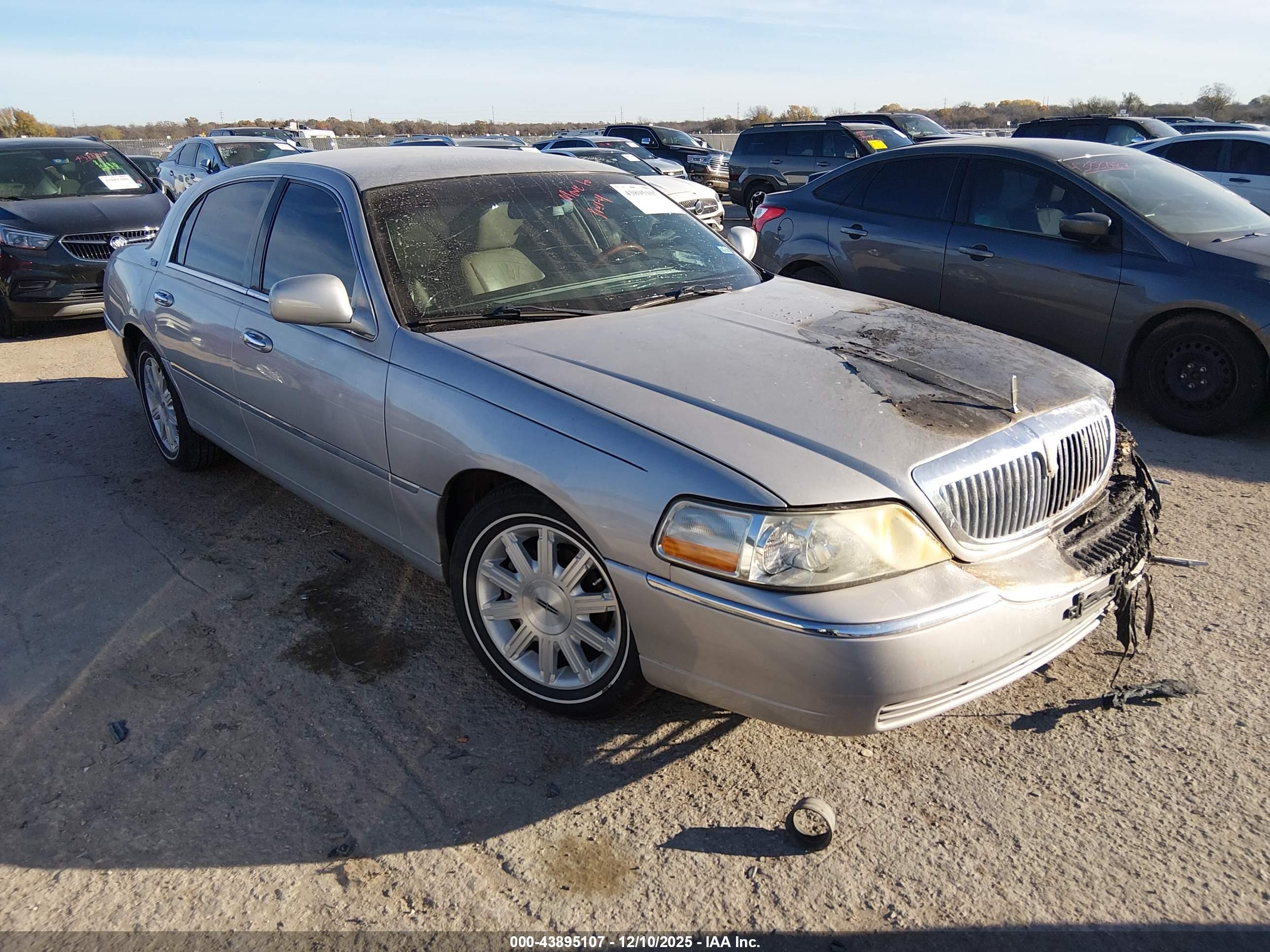 2011 Lincoln Town Car Signature Limited, VIN 2LNBL8CV0BX750536 — Burn