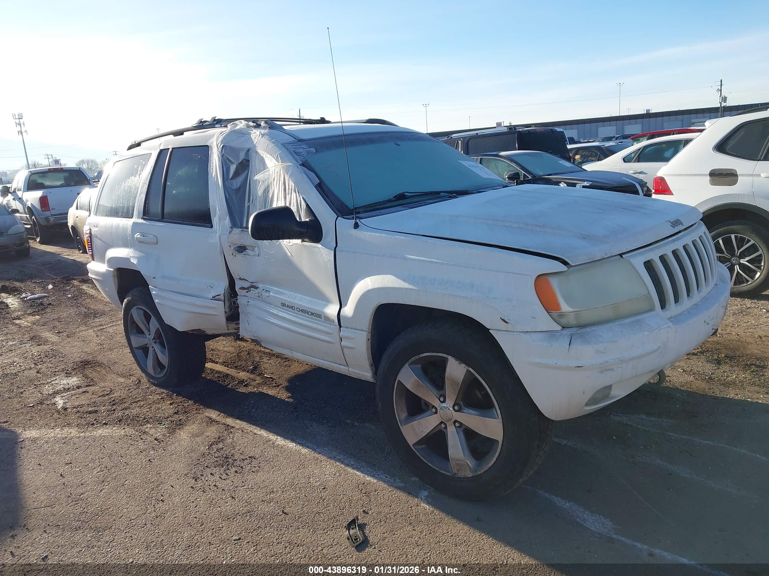 2000 Jeep Grand Cherokee Limited, VIN 1J4GW58N4YC205061 — Side