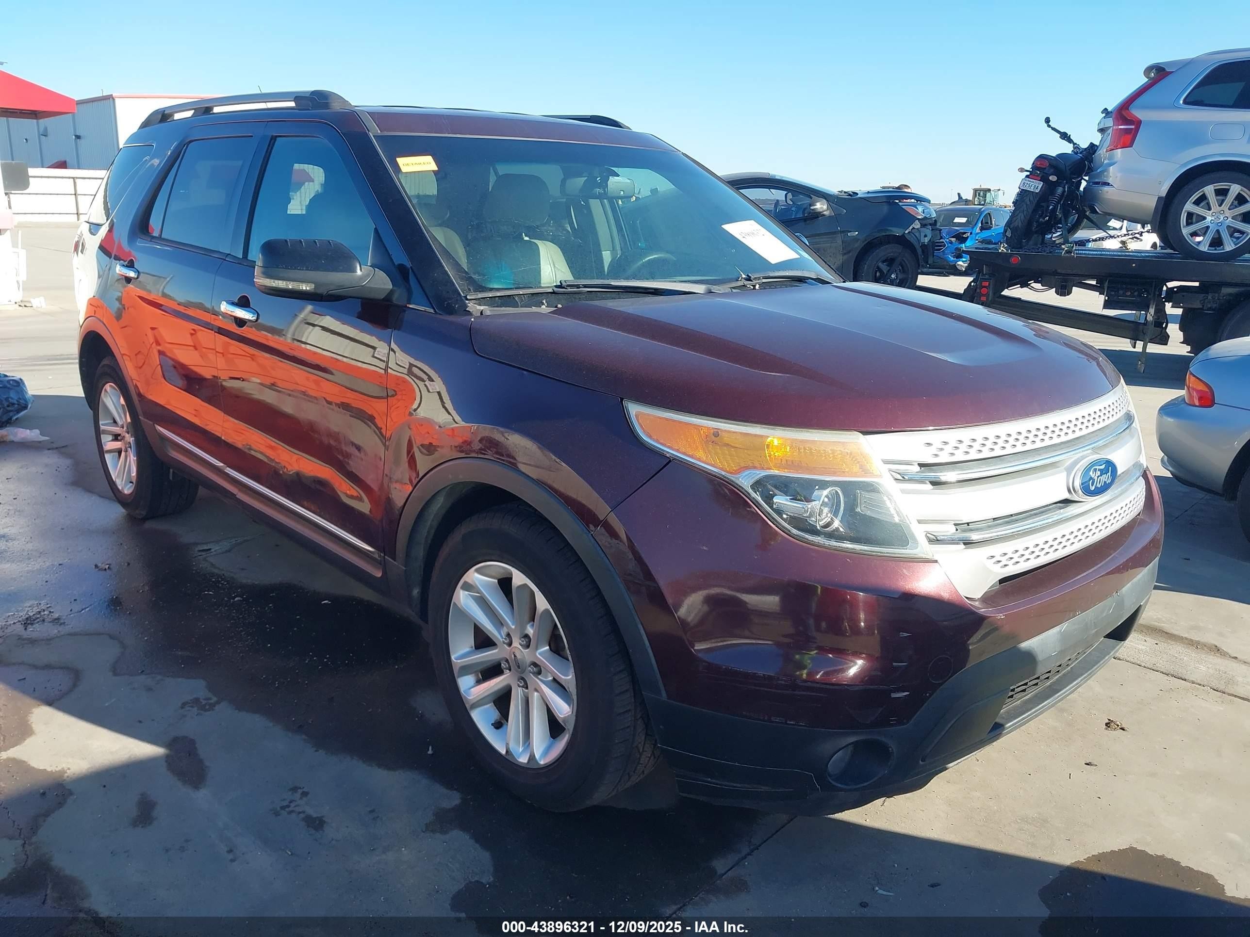 2011 Ford Explorer XLT, VIN 1FMHK7D86BGA33158 — Перед
