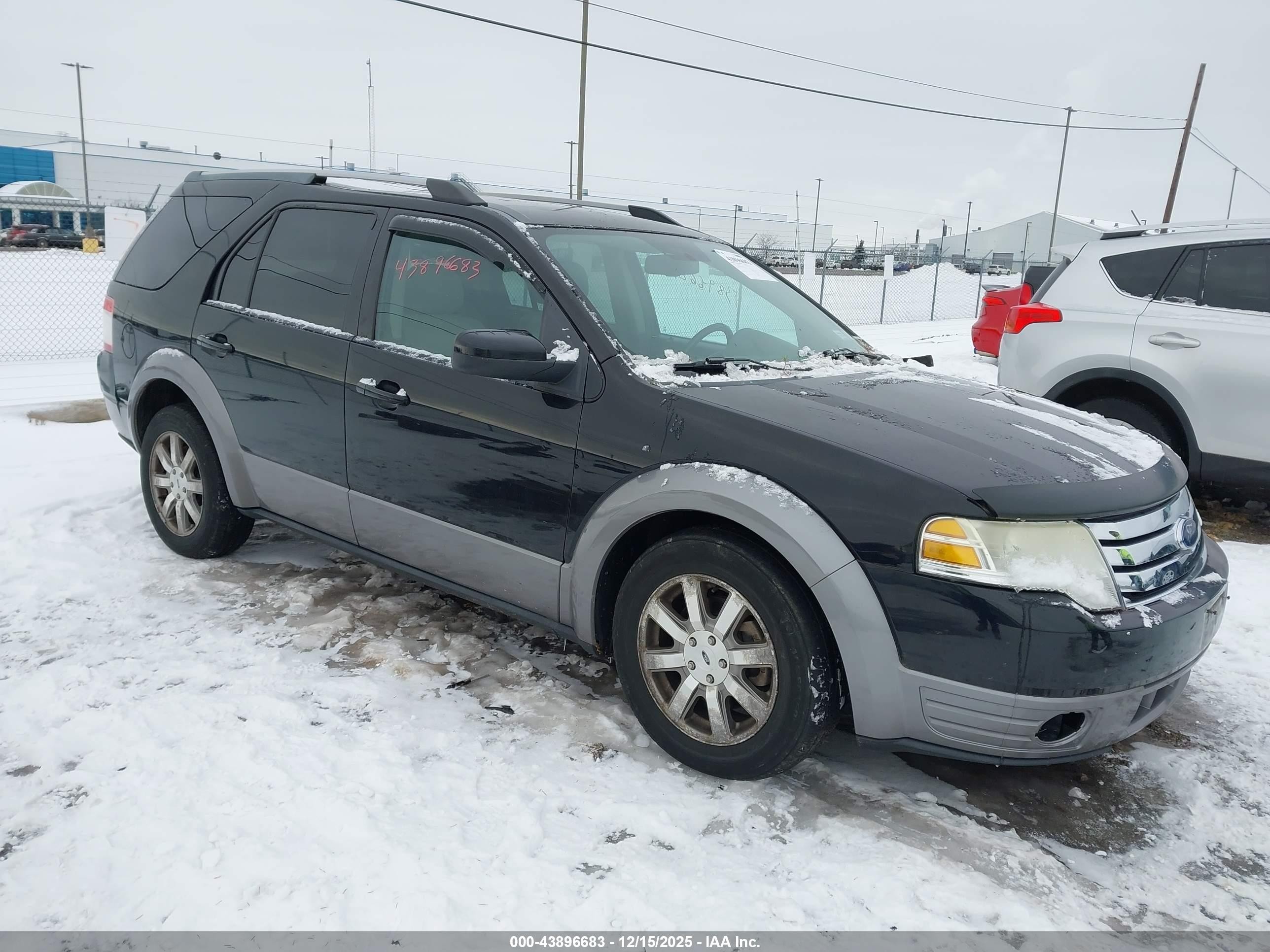 2008 Ford Taurus X SEL, VIN 1FMDK02W08GA16341 — Front end