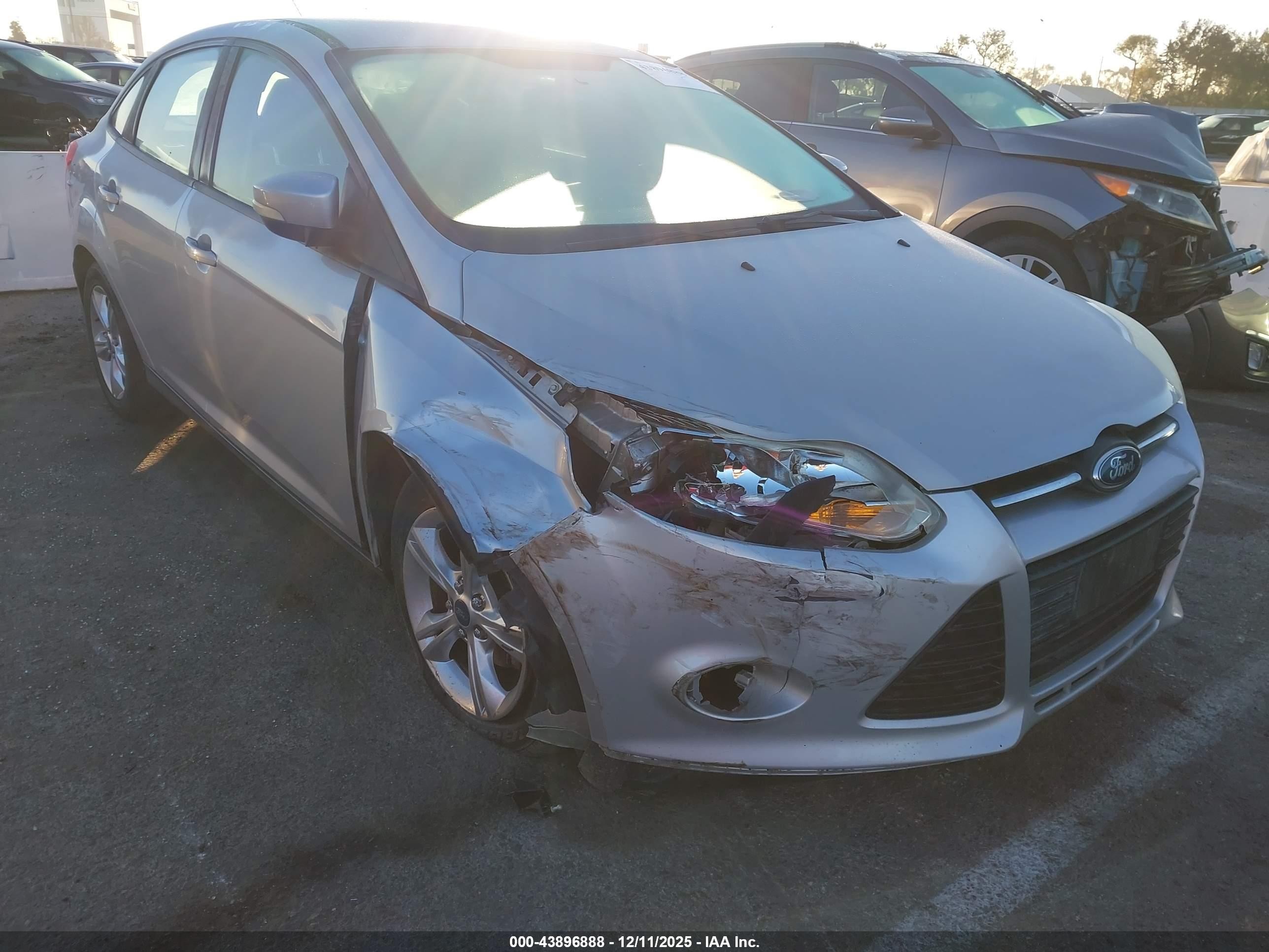 2013 Ford Focus SE, VIN 1FADP3F23DL196050 — Front end