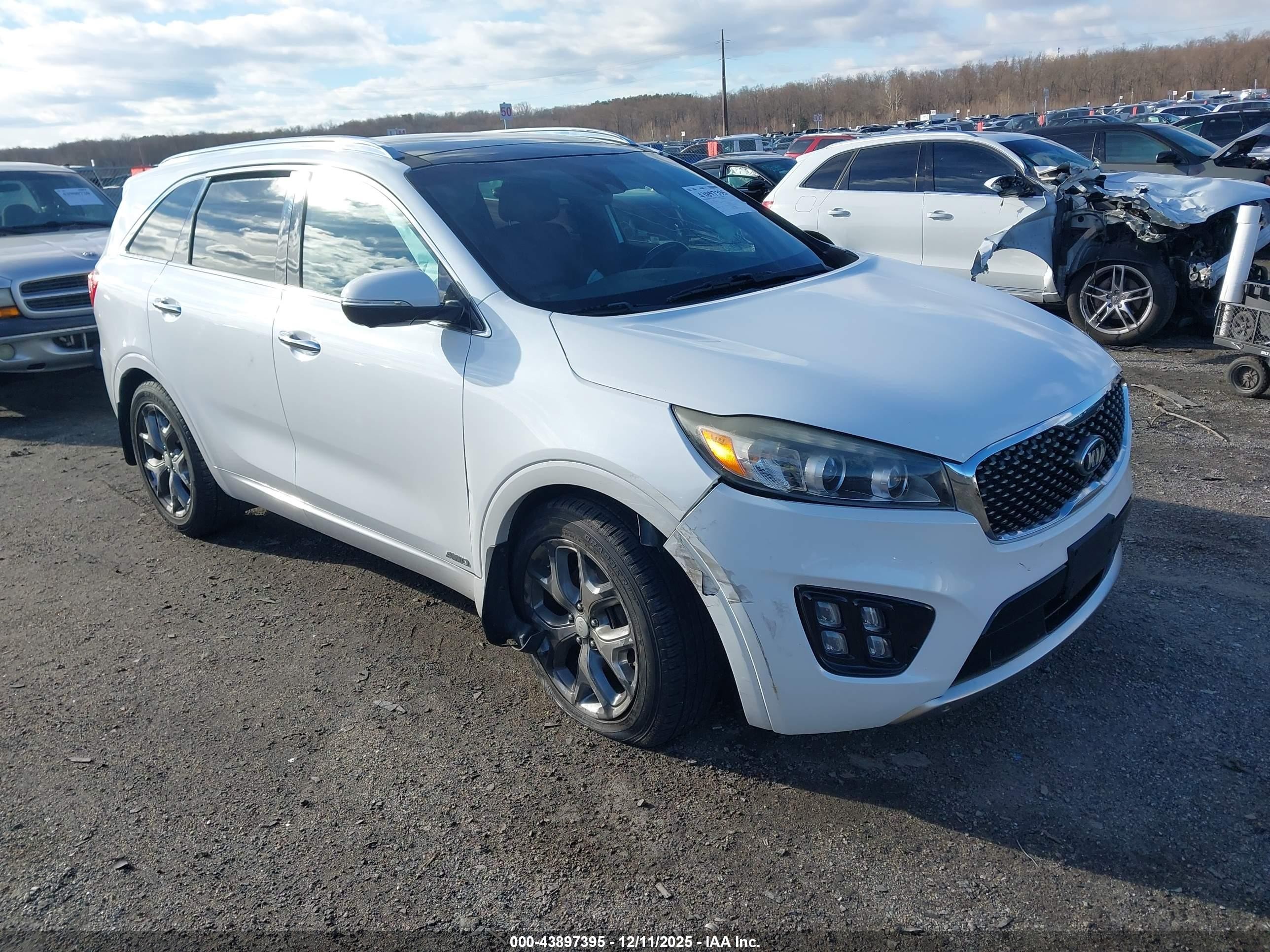 2016 Kia Sorento SXL, VIN 5XYPKDA16GG032351 — Front end