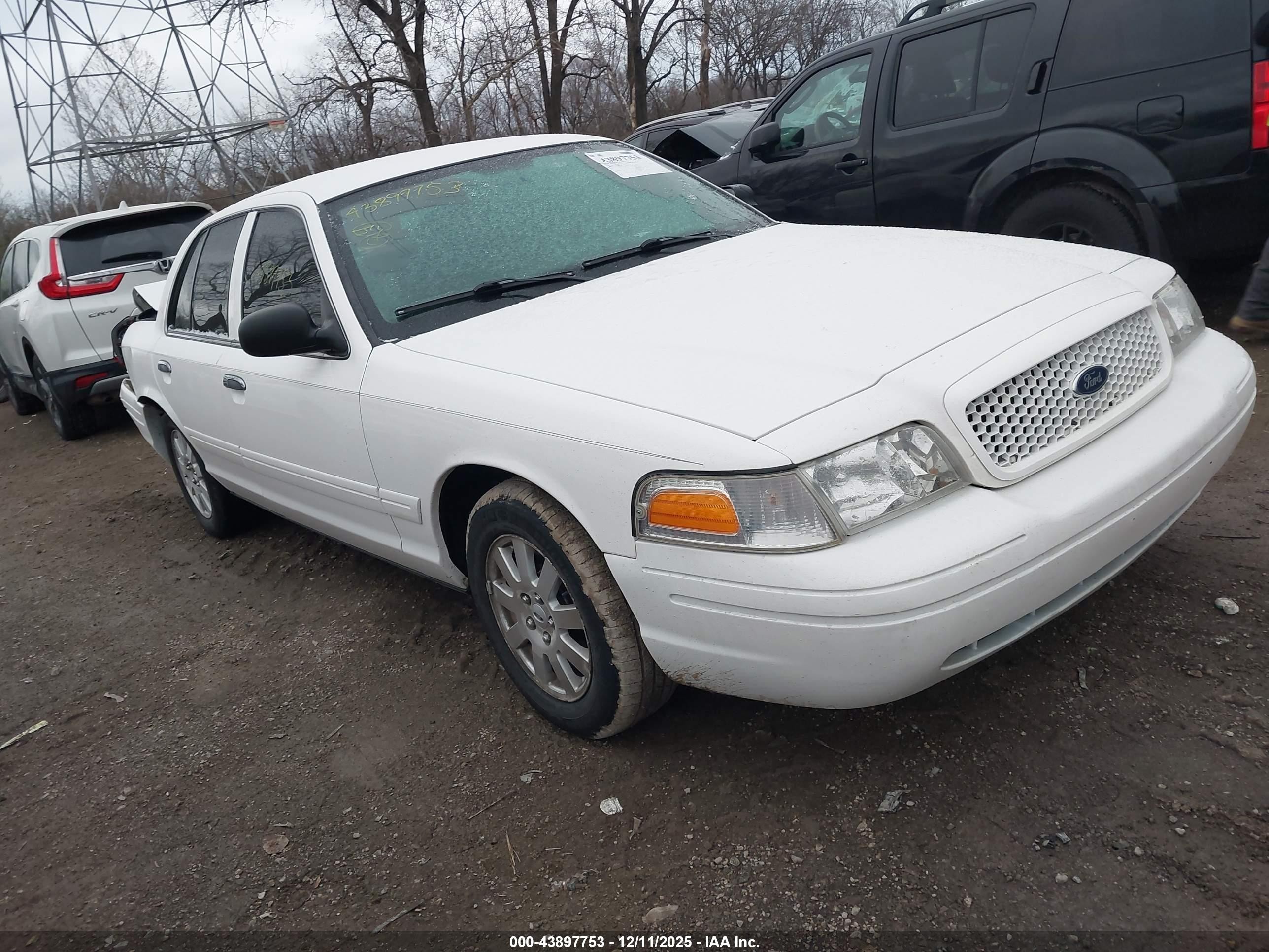 2007 Ford Crown Victoria LX, VIN 2FAHP74V67X108184 — Rear end