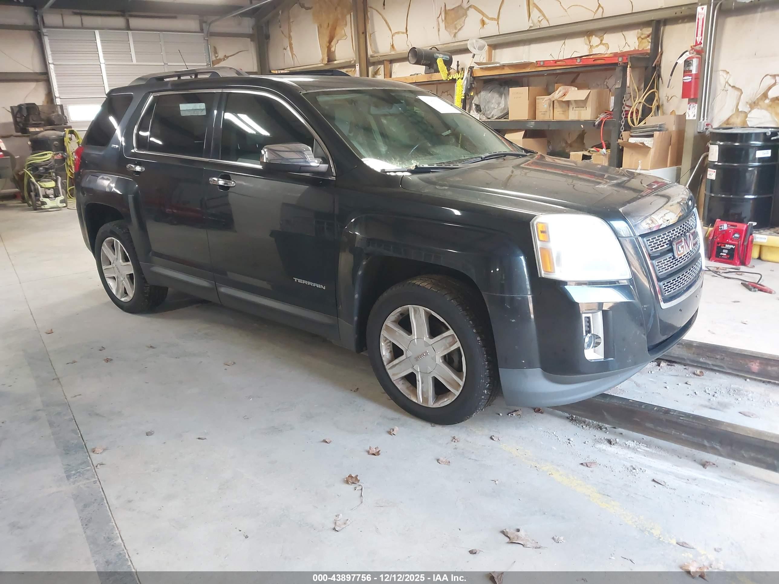 2011 GMC Terrain SLT-2, VIN 2CTALWEC3B6335947 — Front end