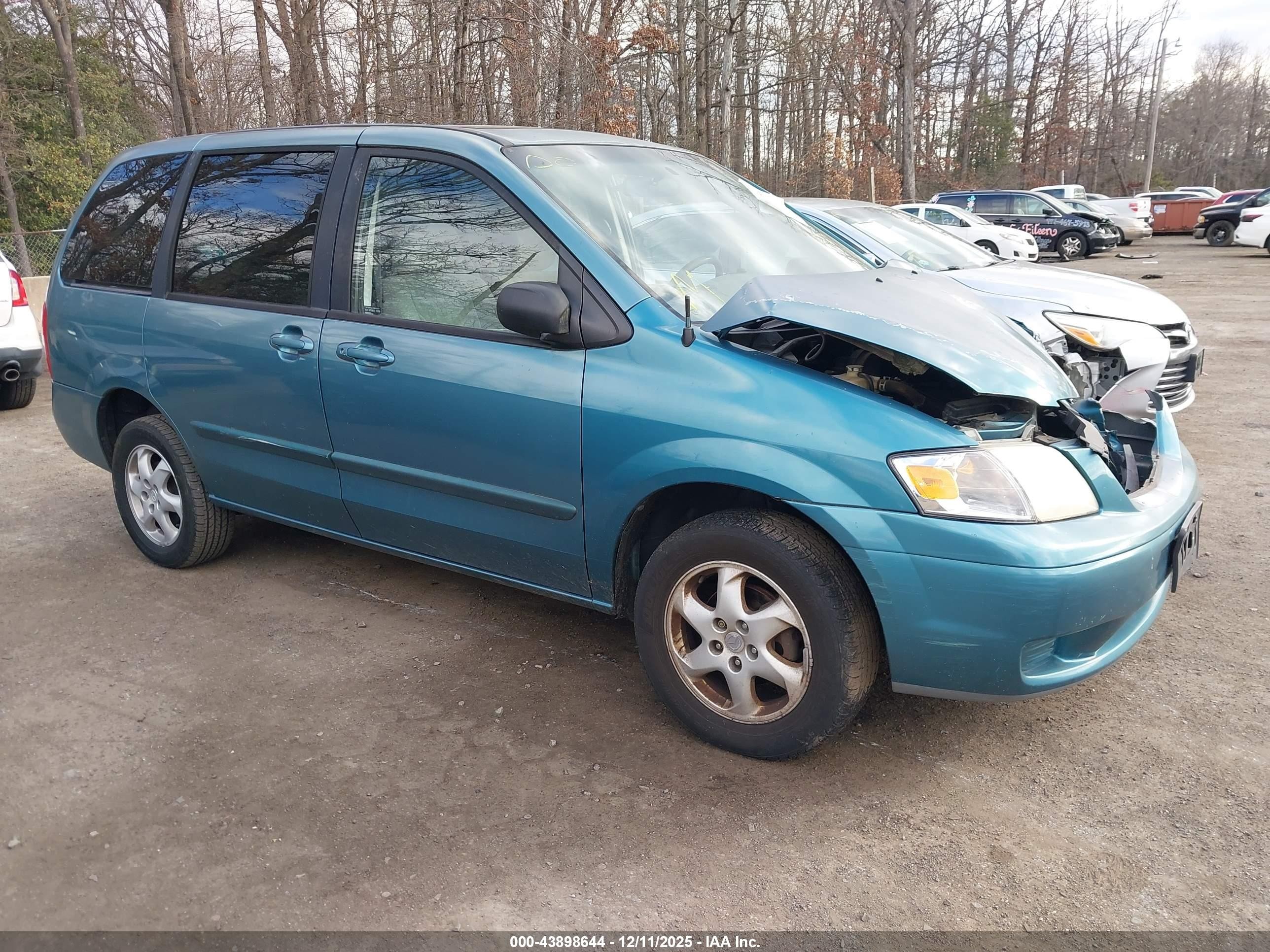 2000 Mazda MPV DX, VIN JM3LW28G1Y0101690 — Front end