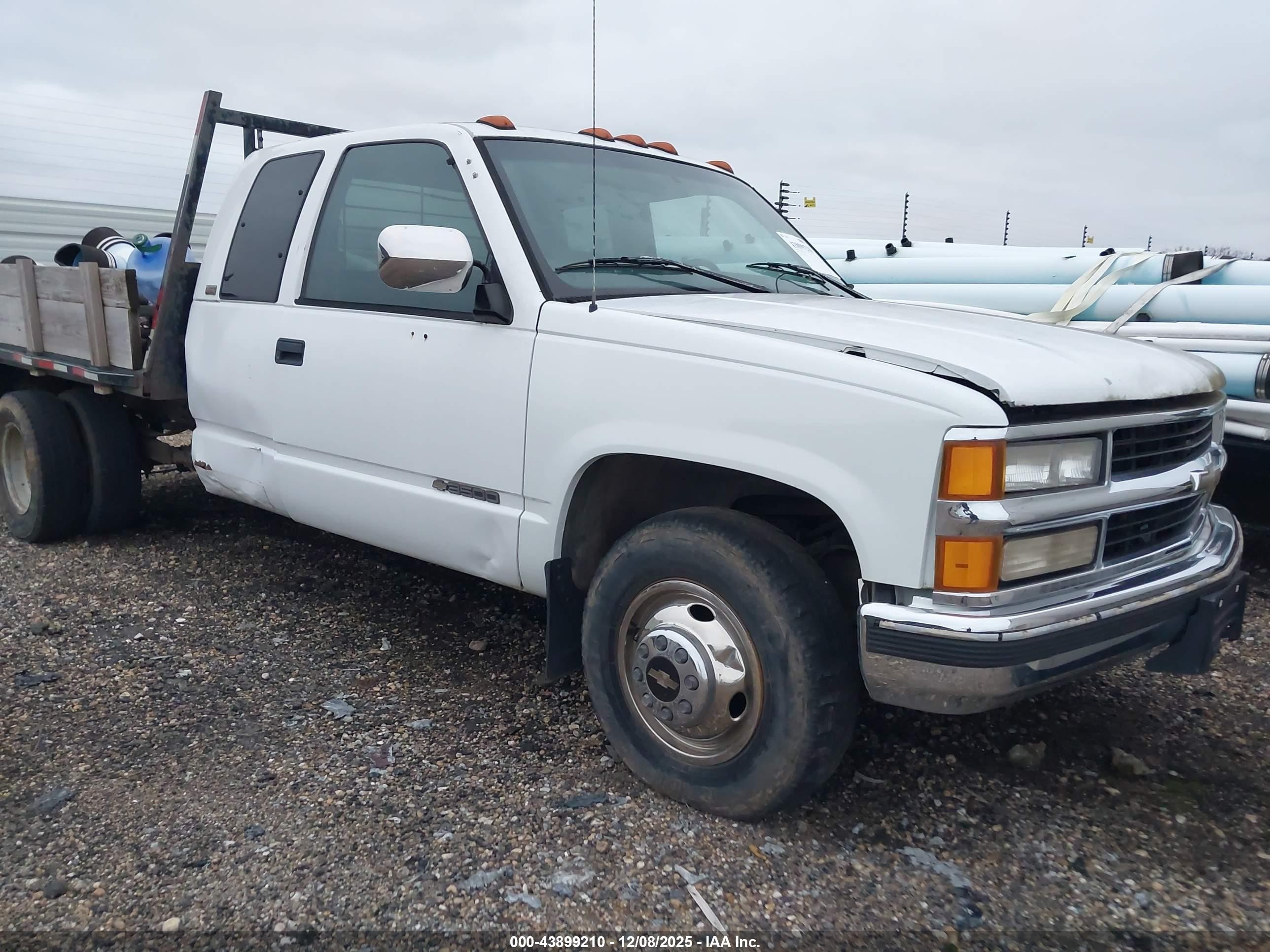1997 Chevrolet Silverado 3500, VIN 1GCHC39J9VF011493 — Перед