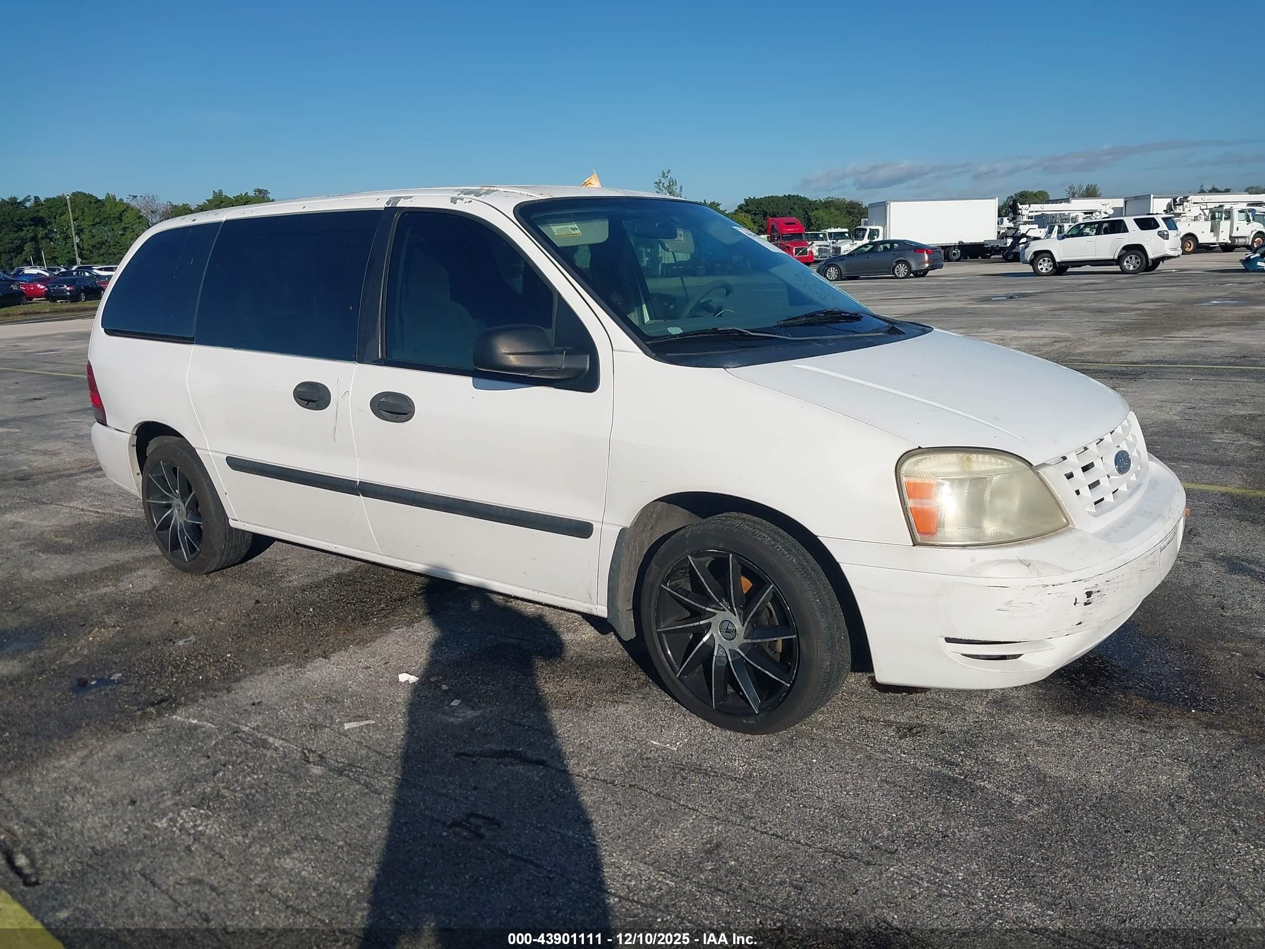 2005 Ford Freestar S, VIN 2FMZA50625BA51829 — Side
