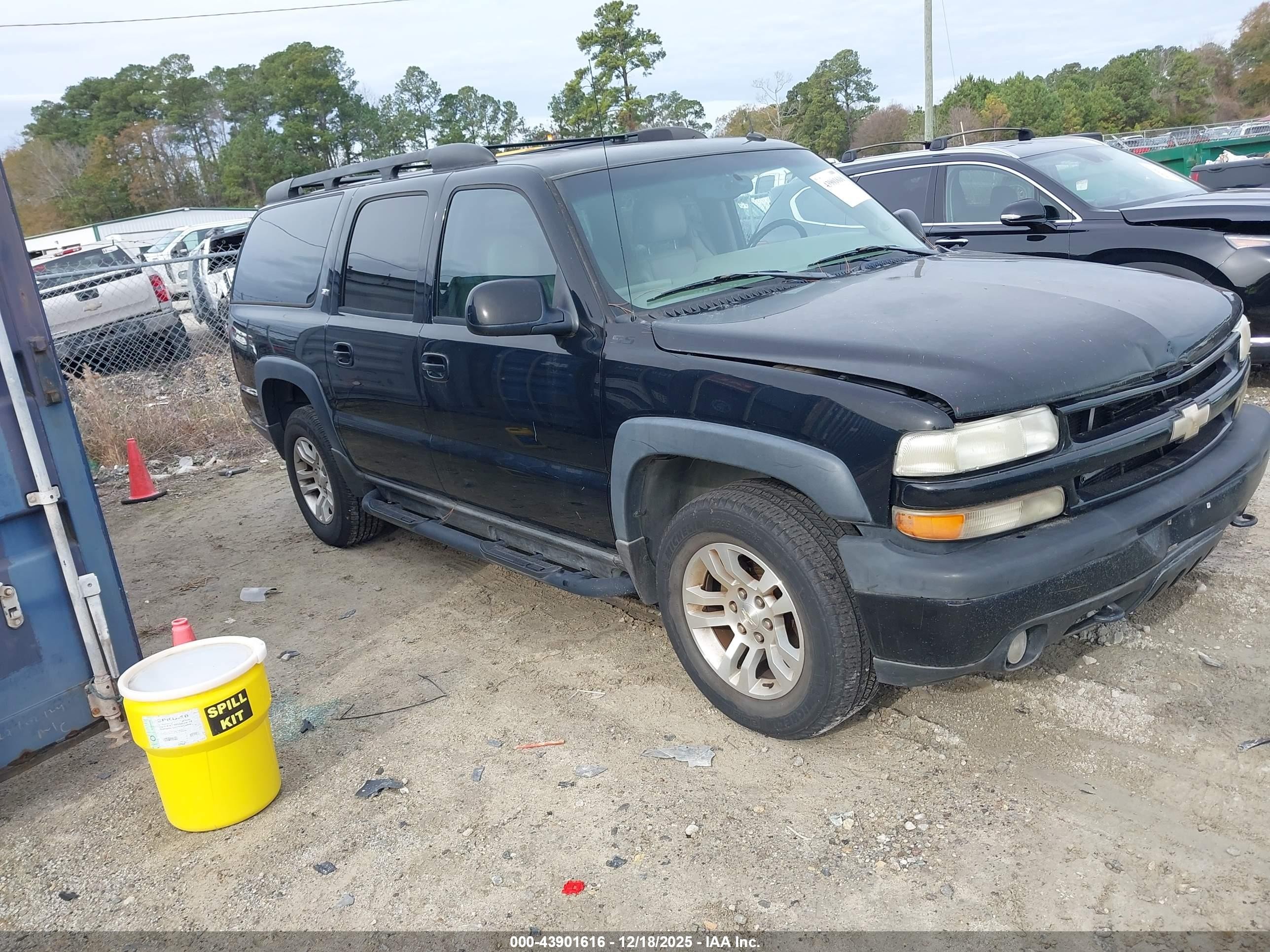 2005 Chevrolet Suburban Z71, VIN 3GNFK16Z65G262647 — Front end