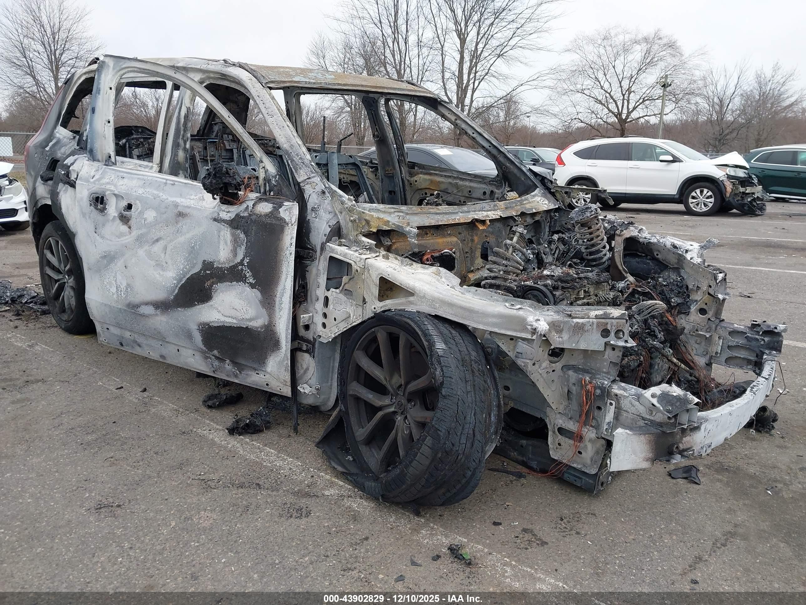 2017 Volvo XC90 Momentum, VIN YV4A22PKXH1179930 — Burn