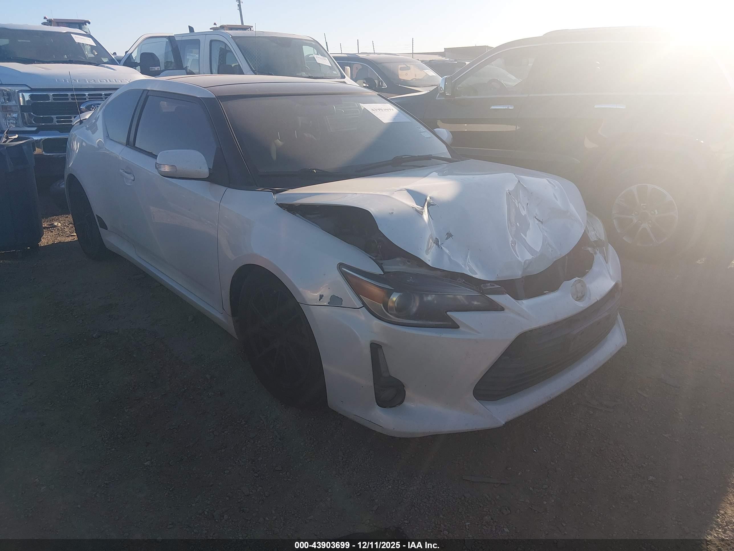 2015 Scion tC, VIN JTKJF5C76F3089033 — Front end