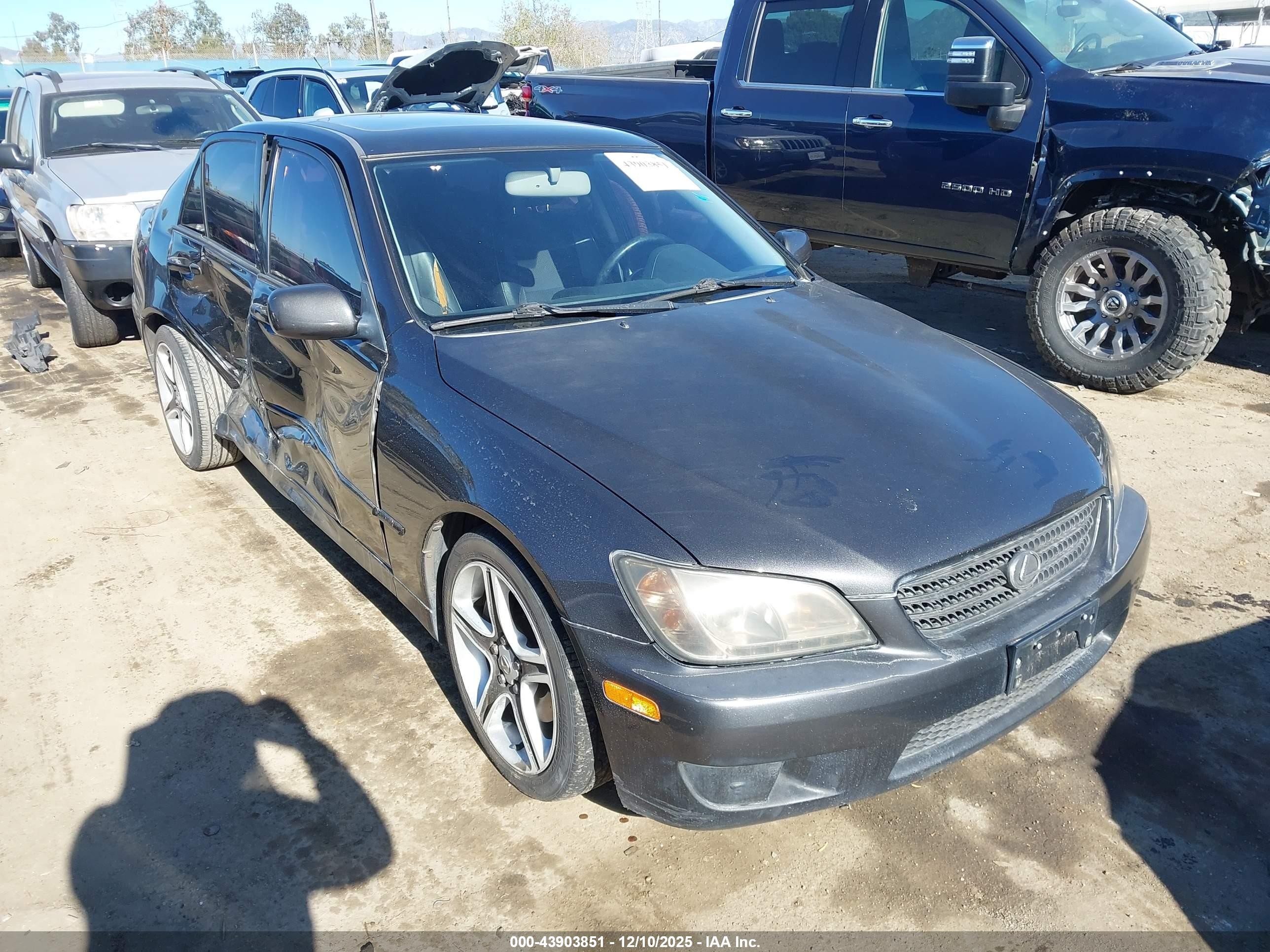 2003 Lexus IS 300/350, VIN JTHBD192130073615 — Бок