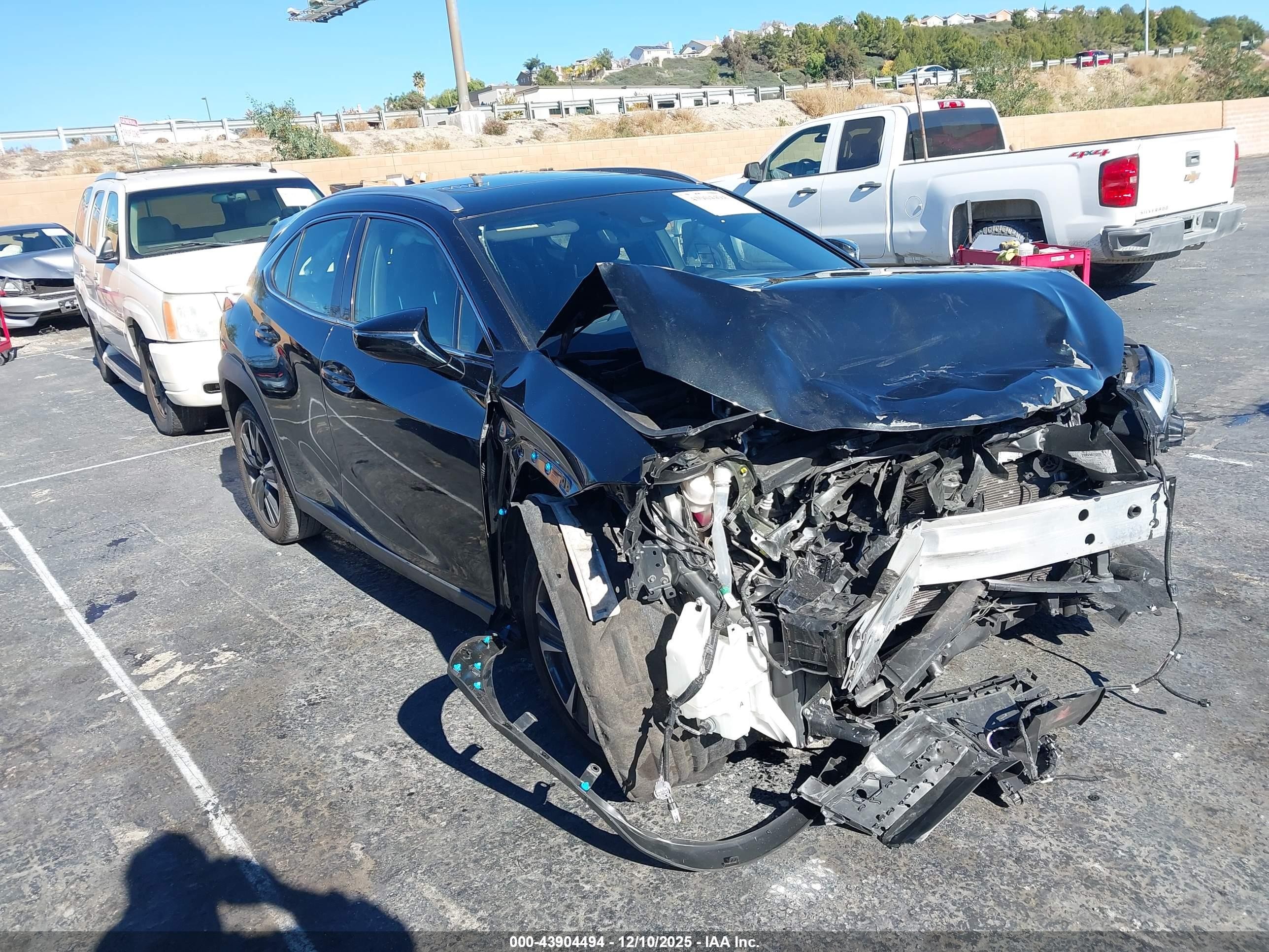 2023 Lexus UX 250h, VIN JTHX6JBH3P2133922 — Перед