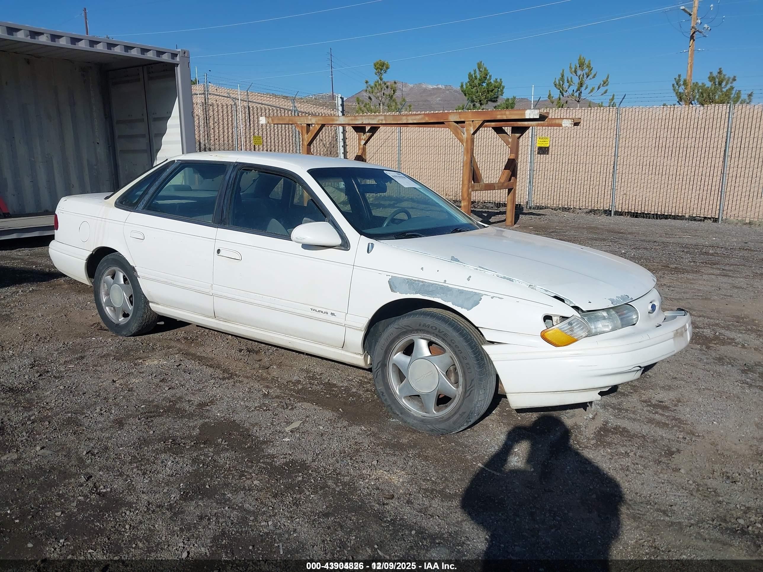 1994 Ford Taurus GL, VIN 1FALP52U7RG273856 — Front end