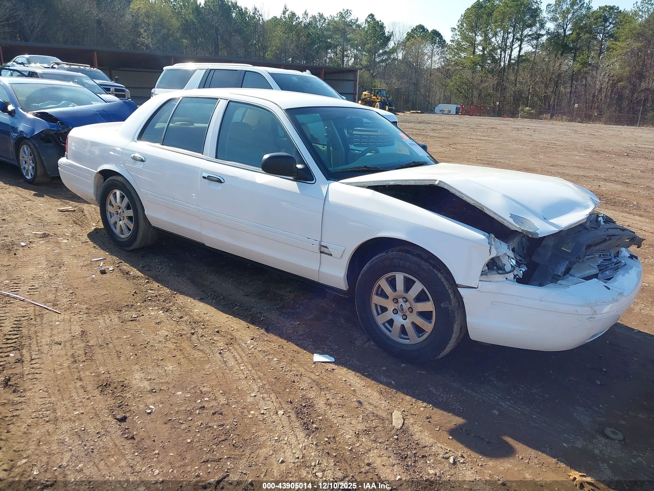 2008 Ford Crown Victoria LX, VIN 2FAFP74V38X127610 — Front end
