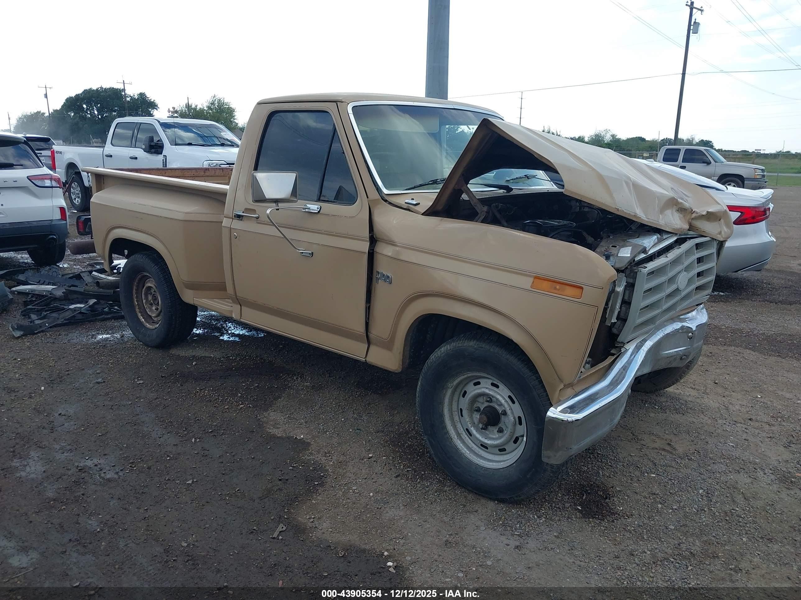 1983 Ford F-100, VIN 1FTCF10Y1DPA08516 — Front end