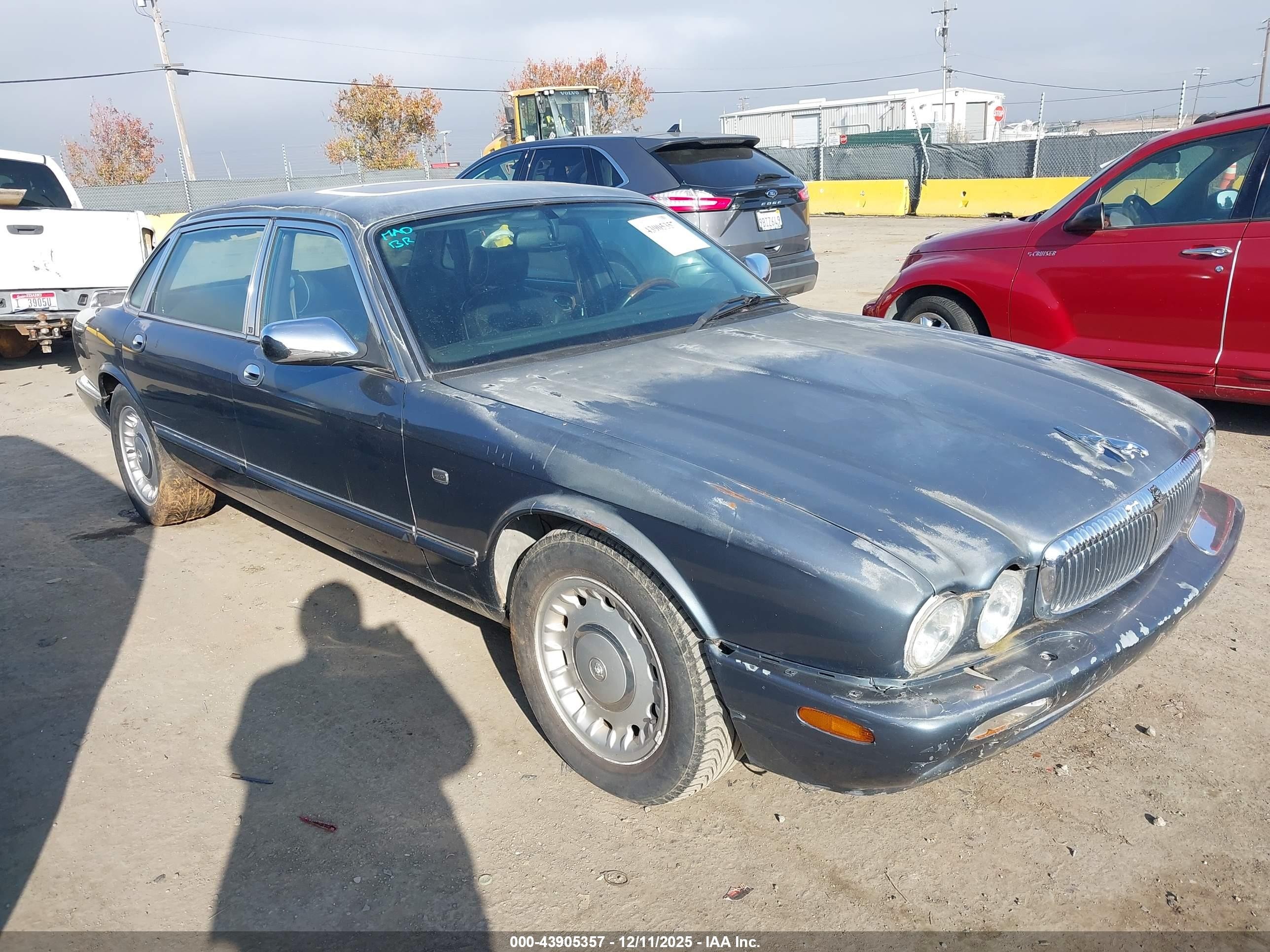 1999 Jaguar XJ, VIN SAJKD6041XC876198 — Normal wear