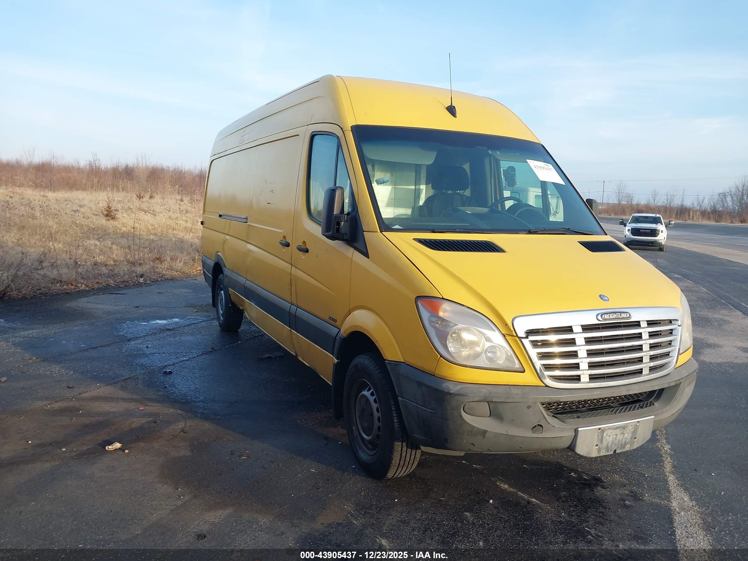 2013 Freightliner Sprinter, VIN WDYPE8CB5D5776844 — Бок