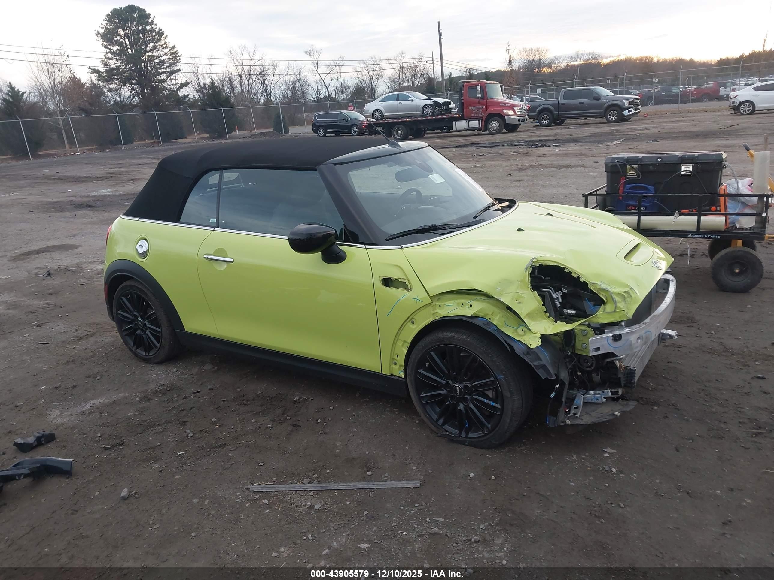 2024 MINI Convertible Cooper S, VIN WMW43DL08R3R86026 — Front end
