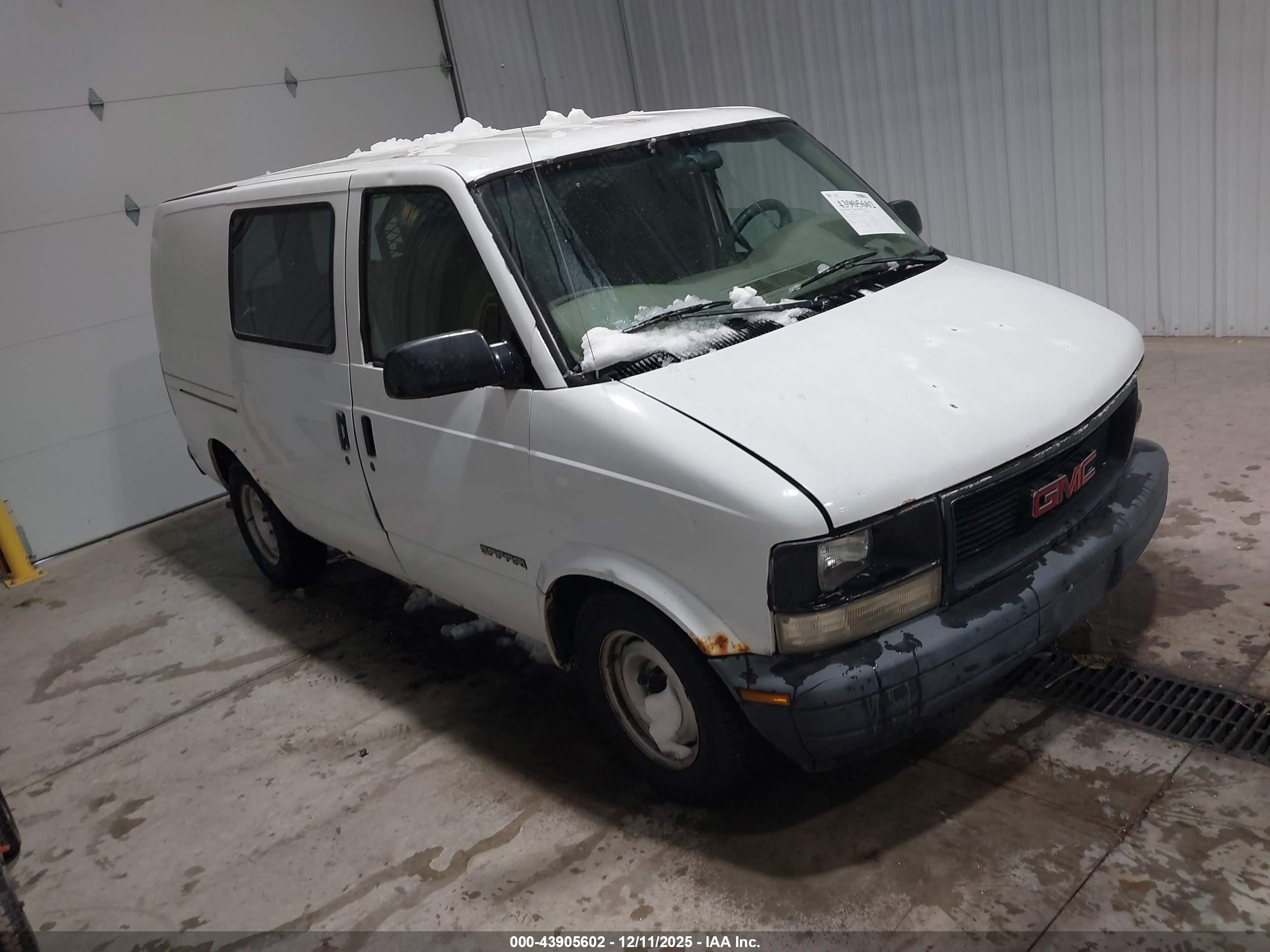 2000 GMC Safari Cargo, VIN 1GTDM19W6YB511280 — Hail