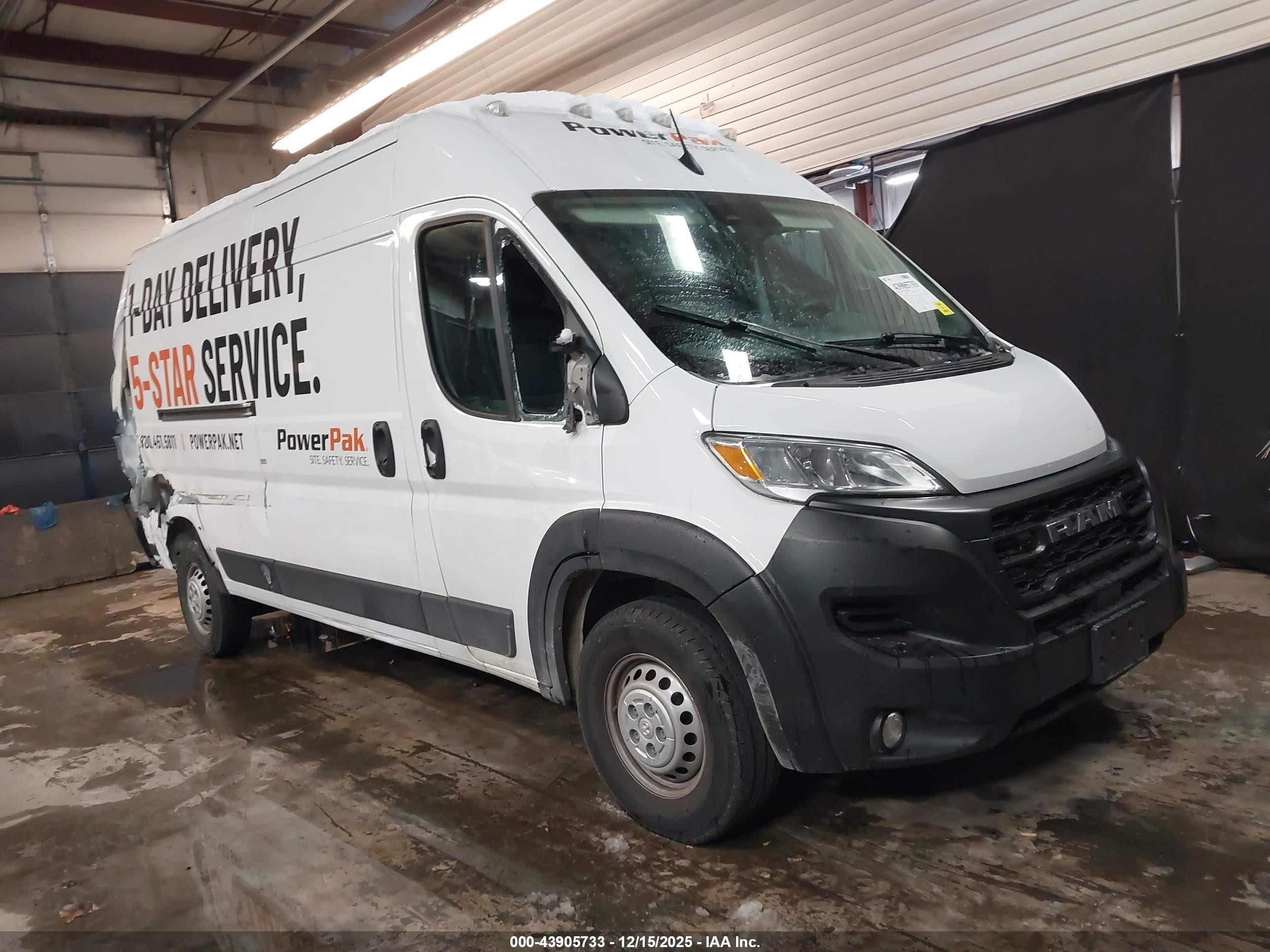2024 Ram ProMaster Cargo Tradesman, VIN 3C6LRVDG4RE133010 — Бок