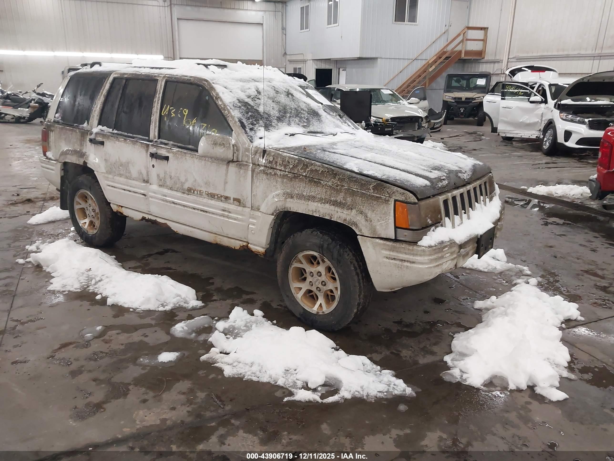 1996 Jeep Grand Cherokee Limited, VIN 1J4EZ78Y3TC119883 — Normal wear