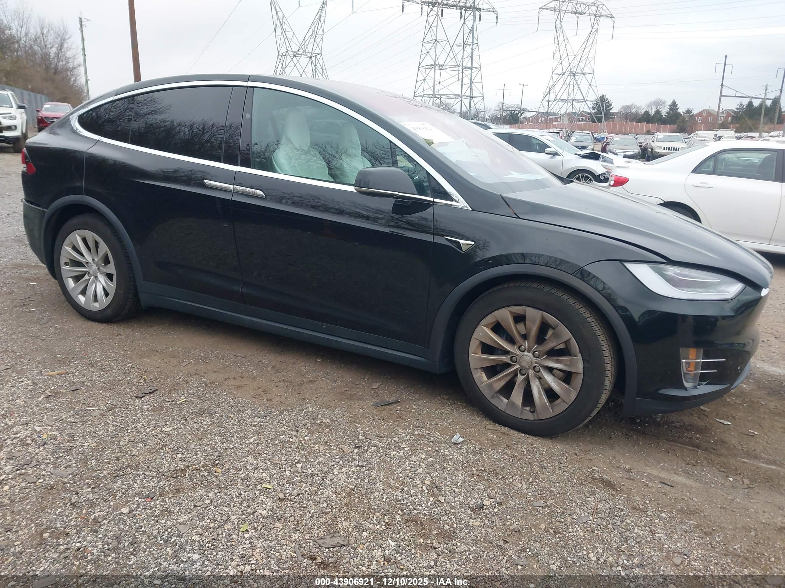 2017 Tesla Model X 90D, VIN 5YJXCDE26HF053631 — Rear end