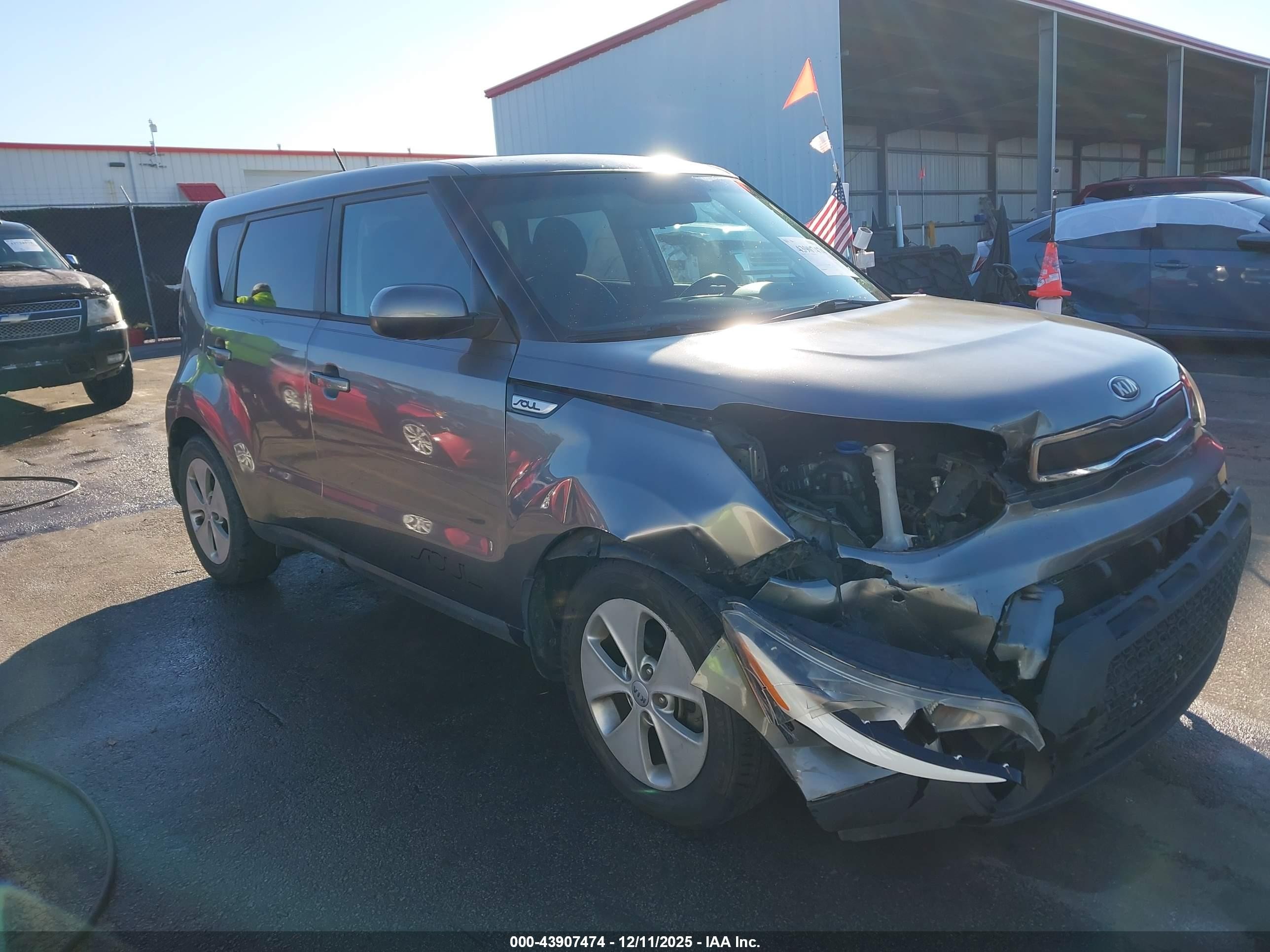 2015 Kia Soul, VIN KNDJN2A29F7227057 — Front end