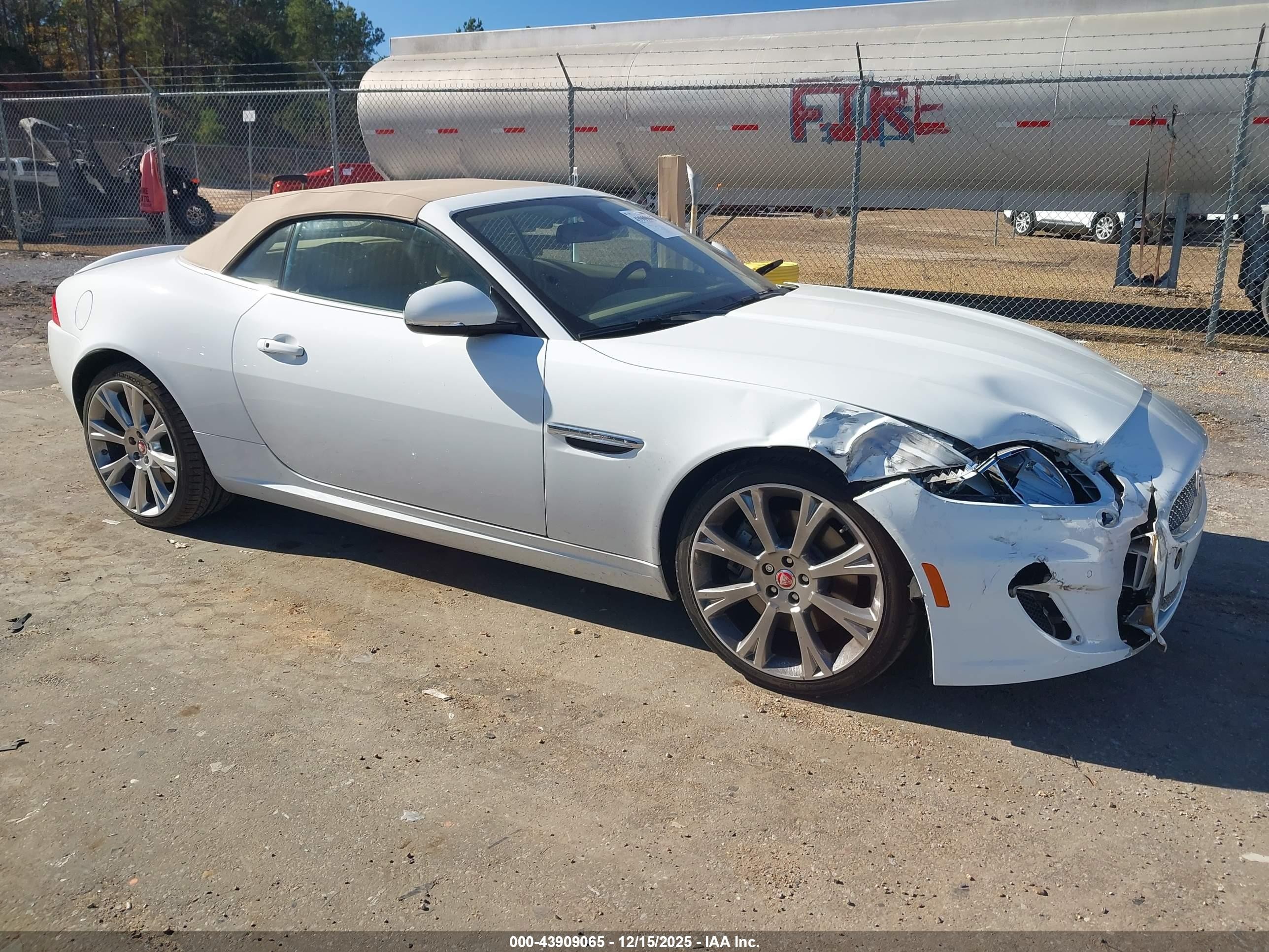 2015 Jaguar XK, VIN SAJWA4GB0FLB56525 — Front end