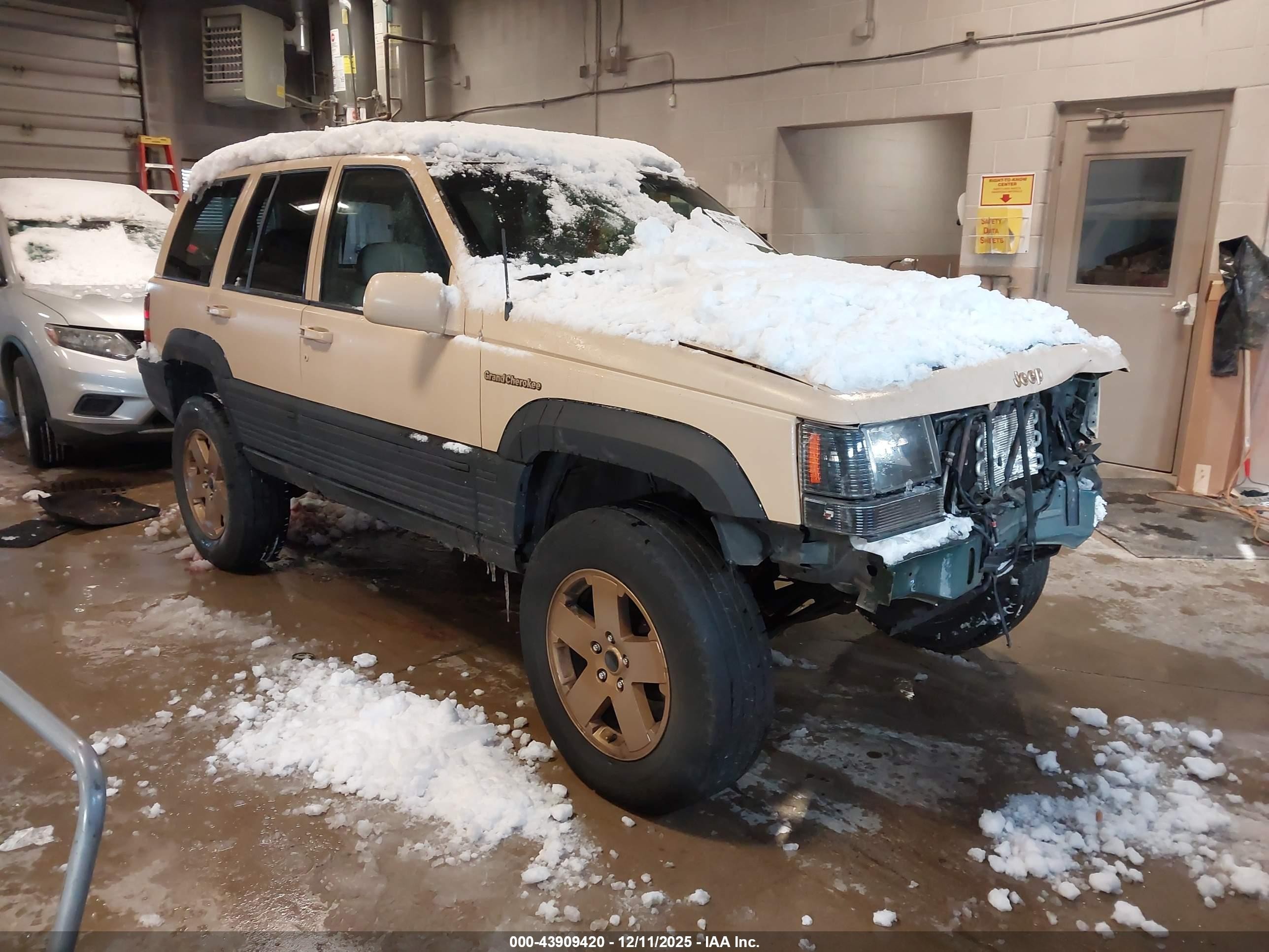 1995 Jeep Grand Cherokee Limited, VIN 1J4GZ78Y0SC783629 — Front end