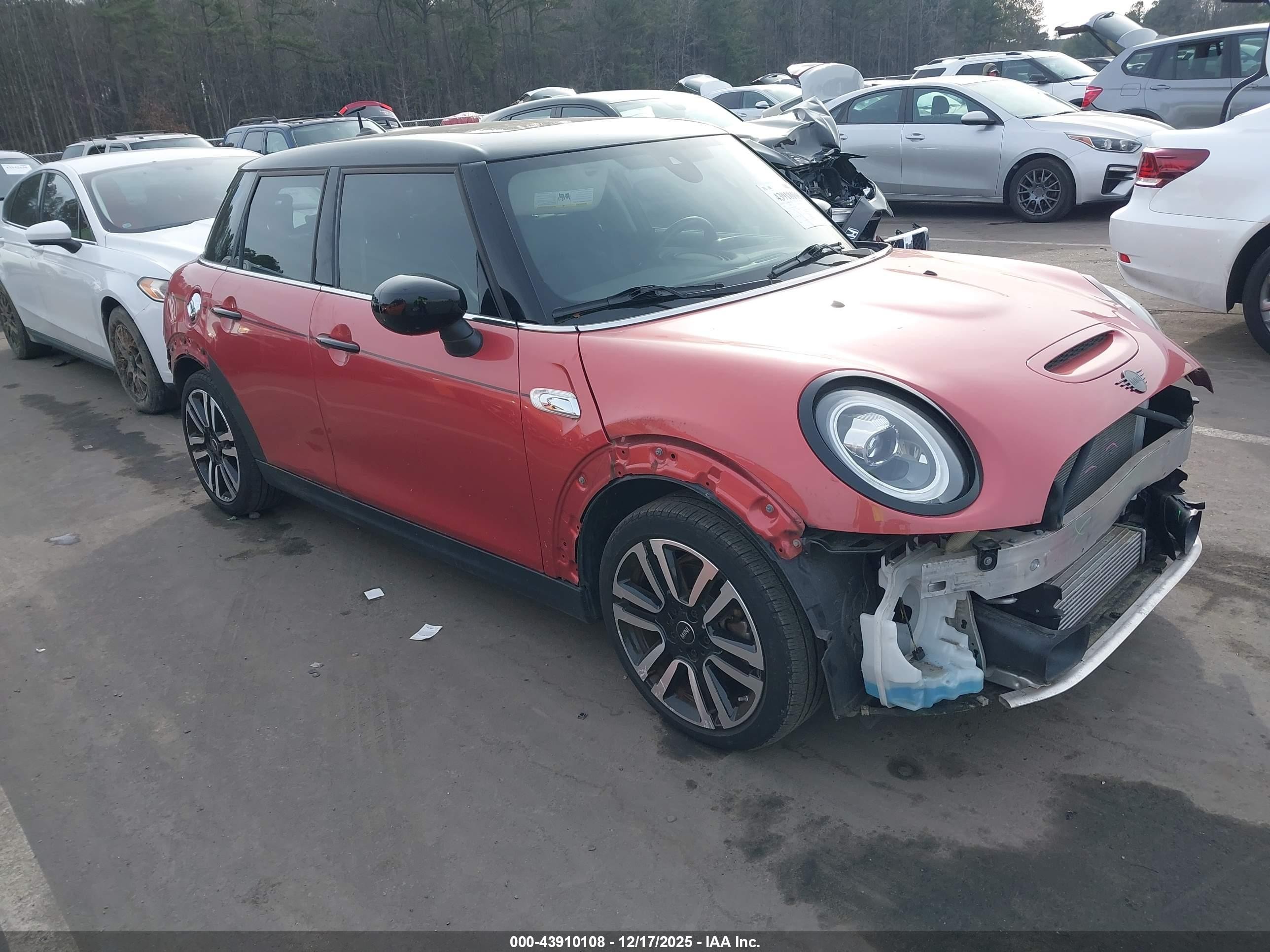 2021 MINI Hardtop 4 Door Cooper S, VIN WMWXU9C00M2N40068 — Rear end