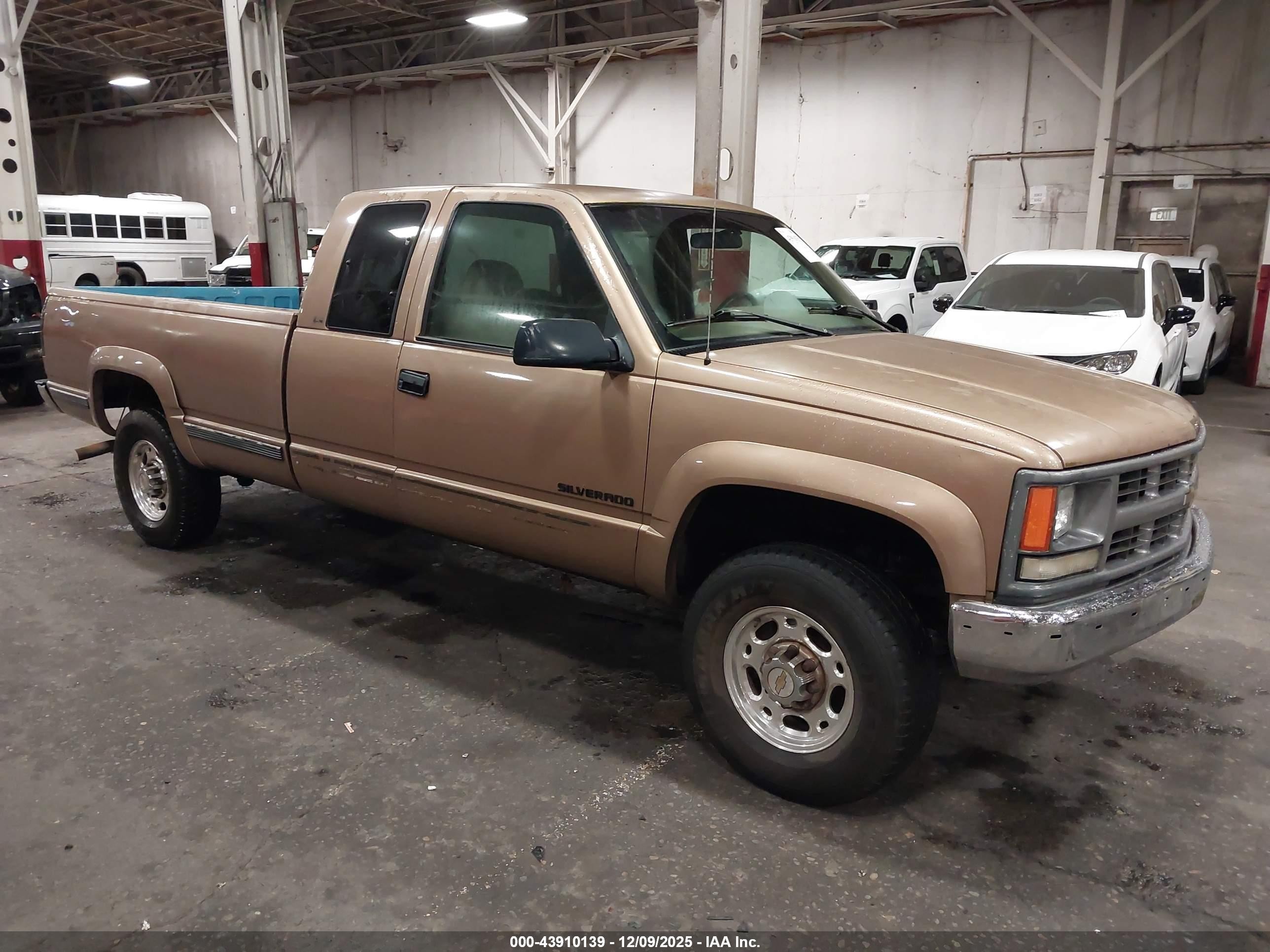 1996 Chevrolet Silverado 2500, VIN 1GCGK29R3TE257960 — Undercarriage