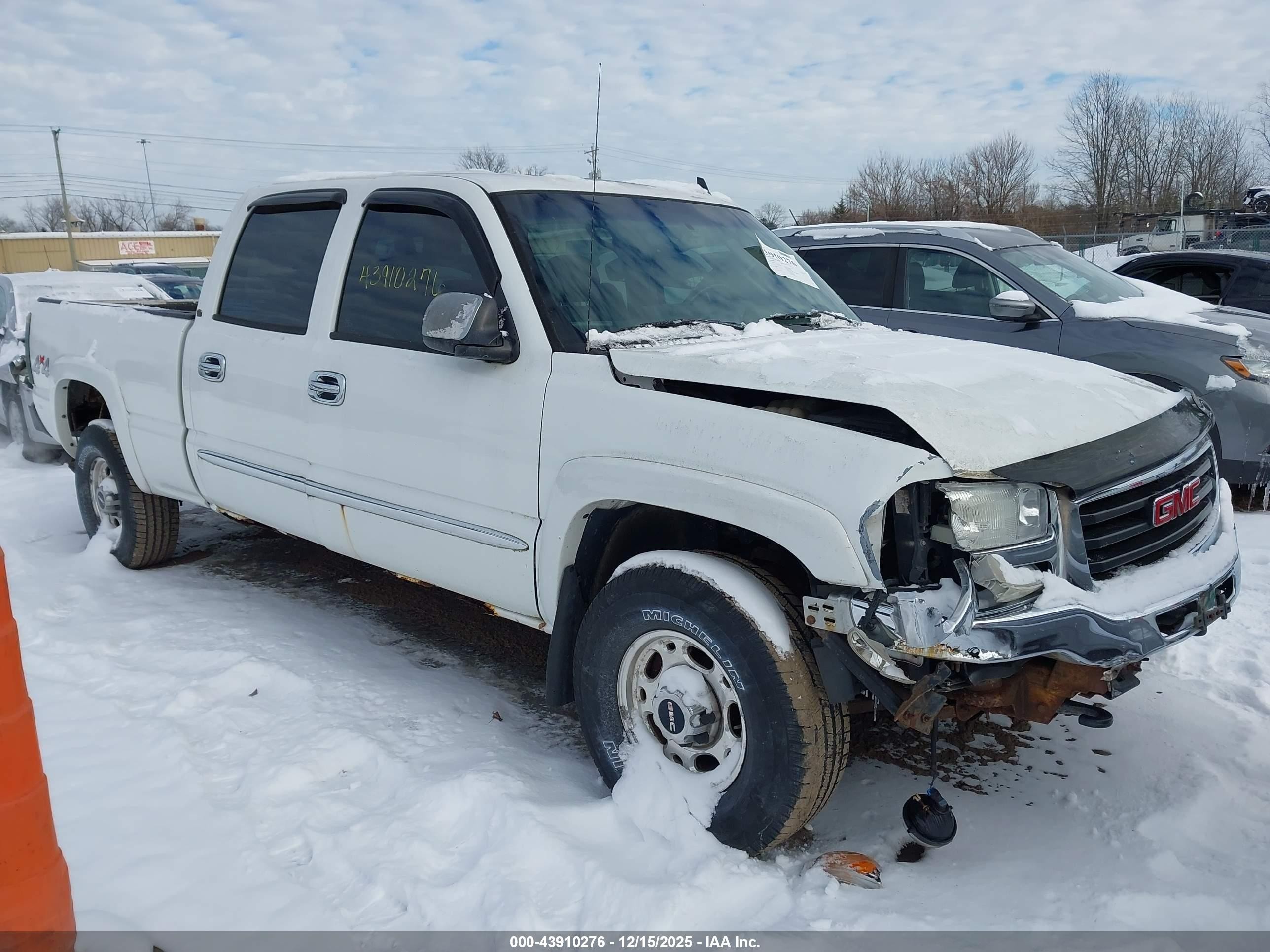 2006 GMC Sierra 1500HD SLE1, VIN 1GTGK13U96F117918 — Front end