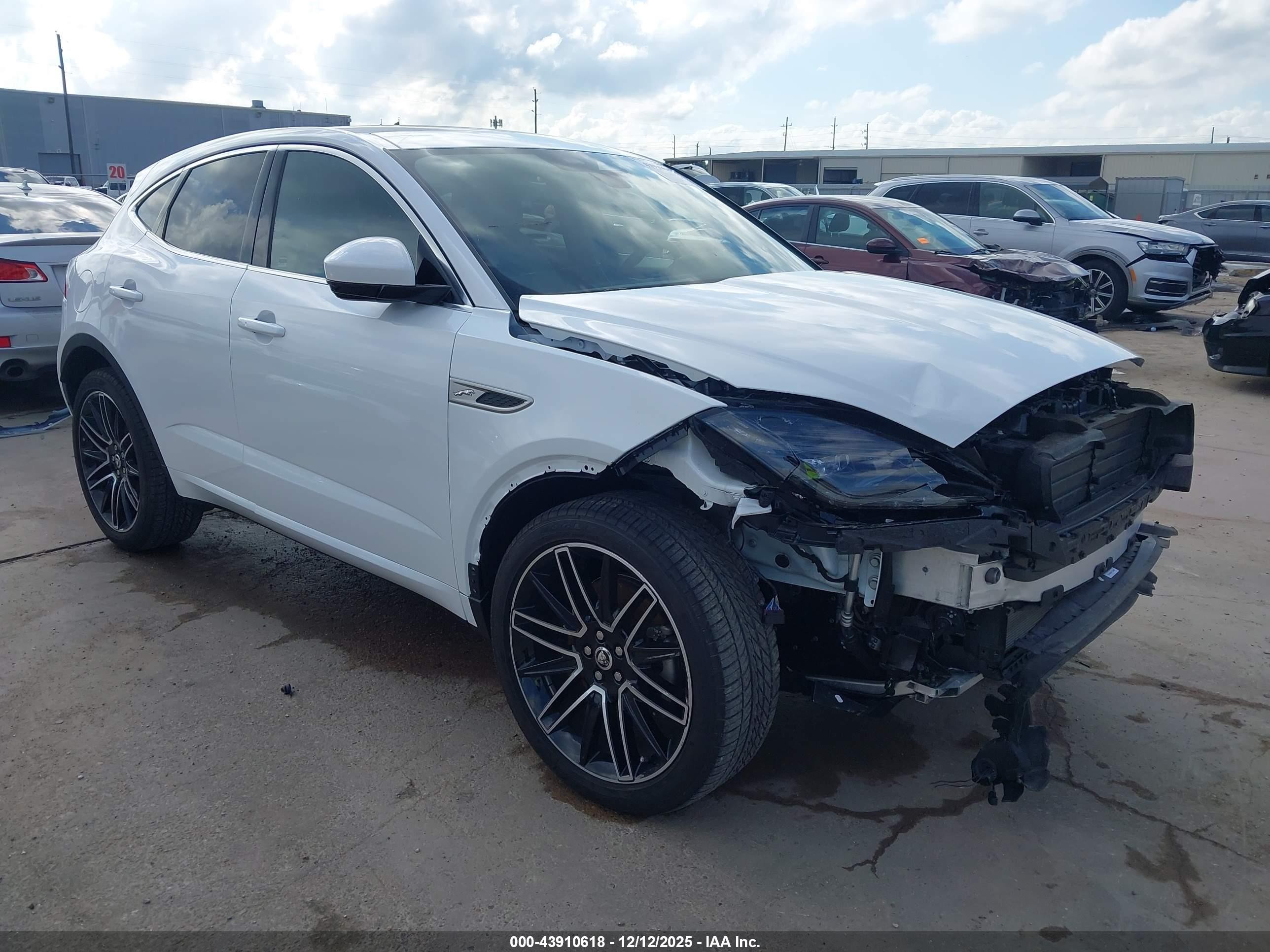 2024 Jaguar E-Pace R-Dynamic SE, VIN SADFL2FX2R1042702 — Front end