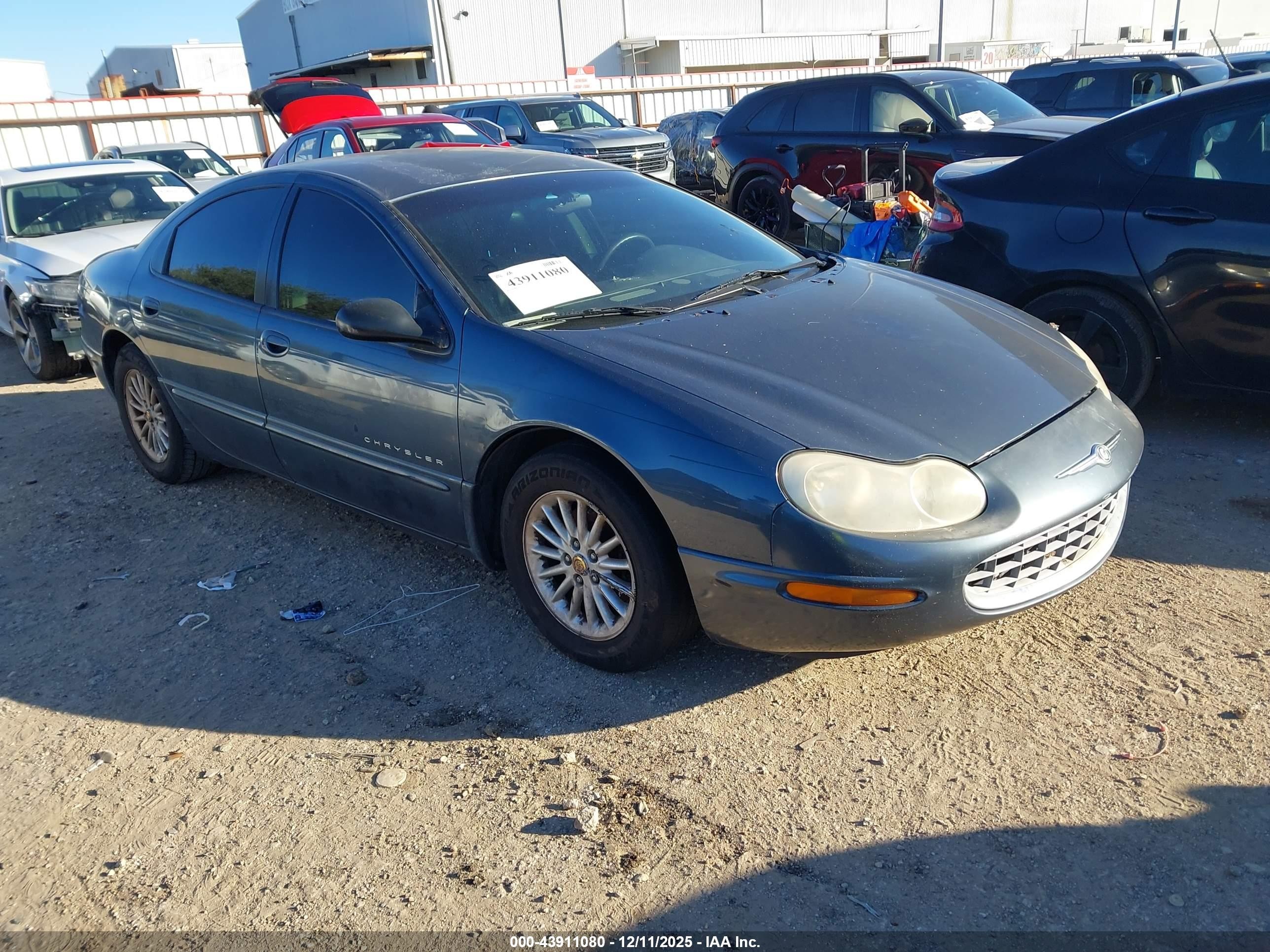 2001 Chrysler Concorde LXi, VIN 2C3HD36J21H531226 — Front end