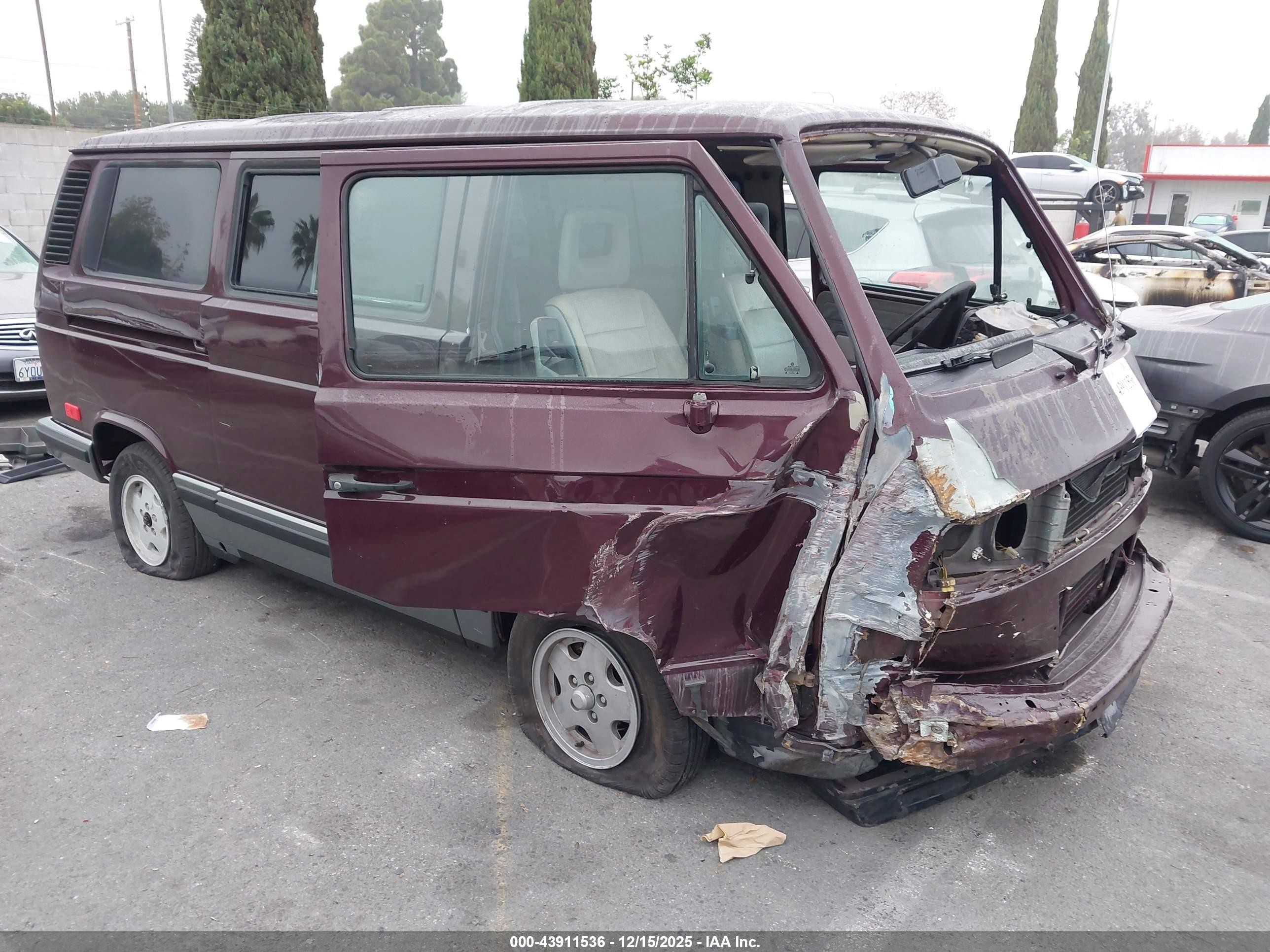 1990 Volkswagen Vanagon, VIN WV2YB0257LH093628 — Перед