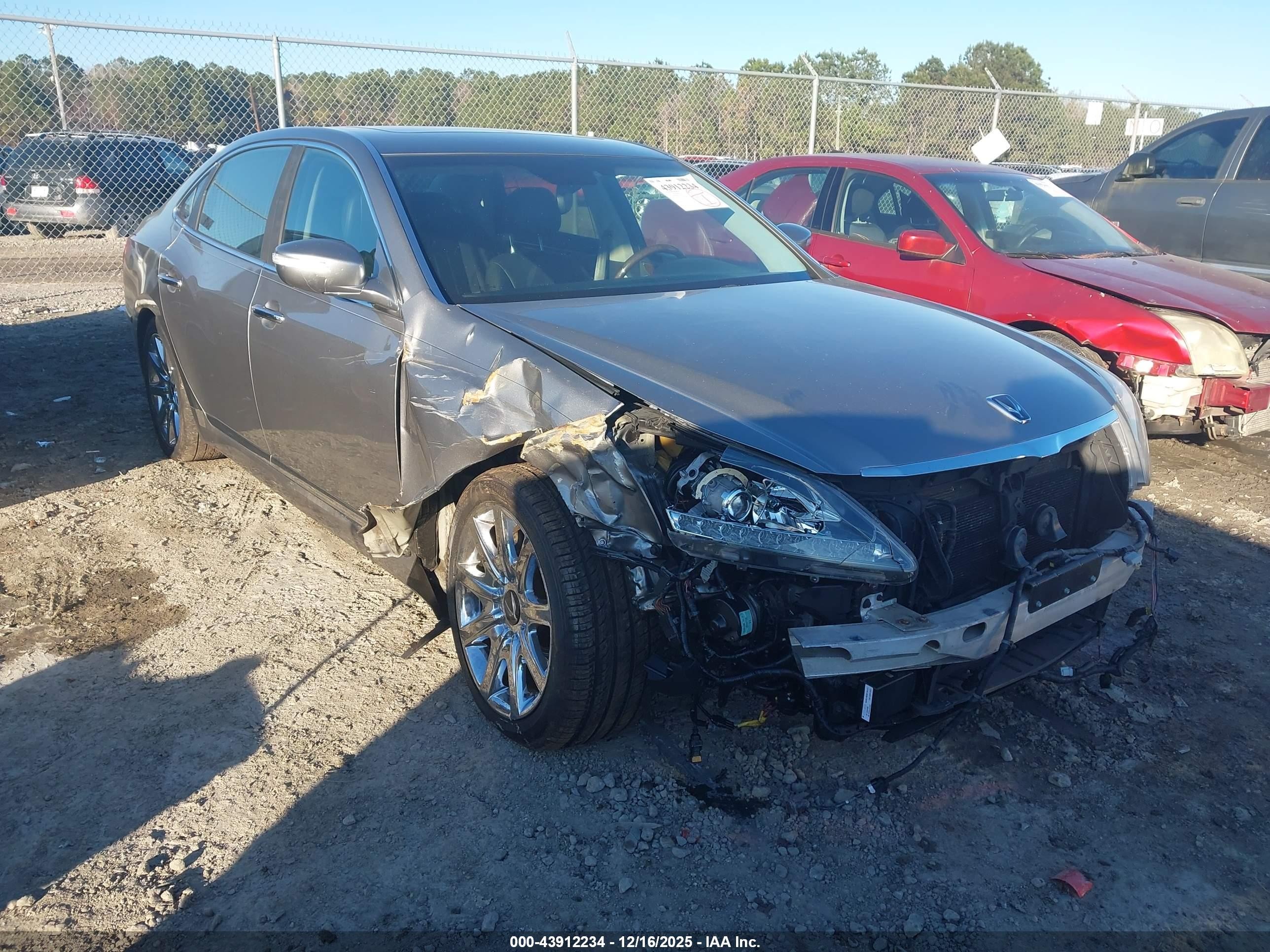 2011 Hyundai Equus Ultimate, VIN KMHGH4JF4BU033401 — Front end