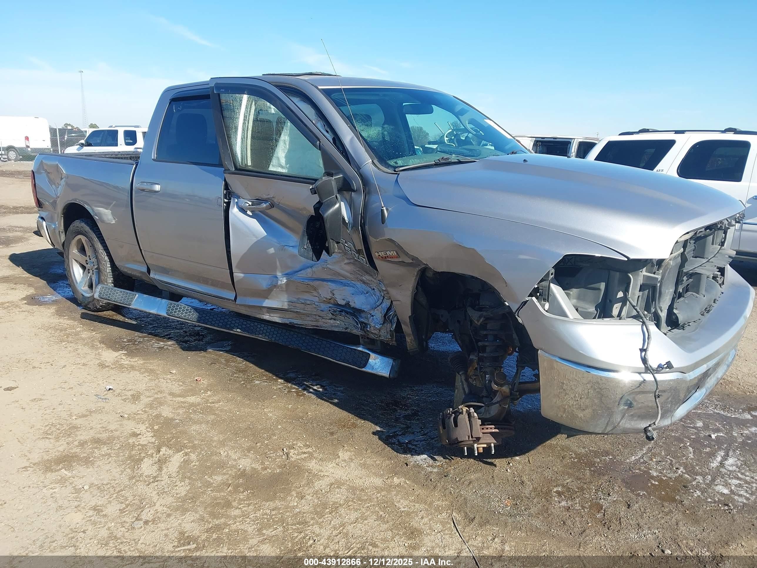 2020 Ram 1500 SLT, VIN 1C6RR7TT7LS101063 — Side