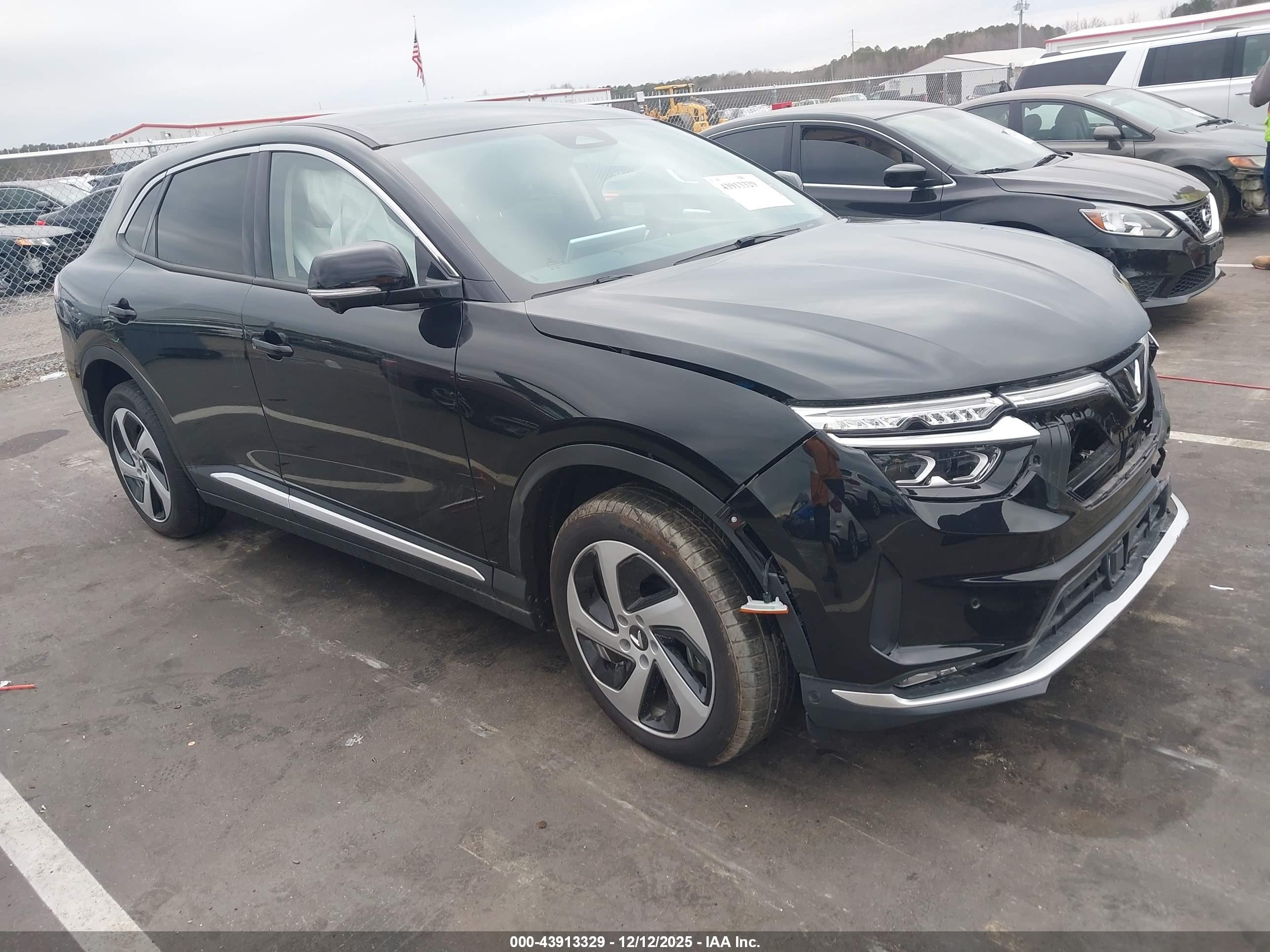 2025 VinFast VF 8 Eco, VIN RLLV1AEB9SH011768 — Front end