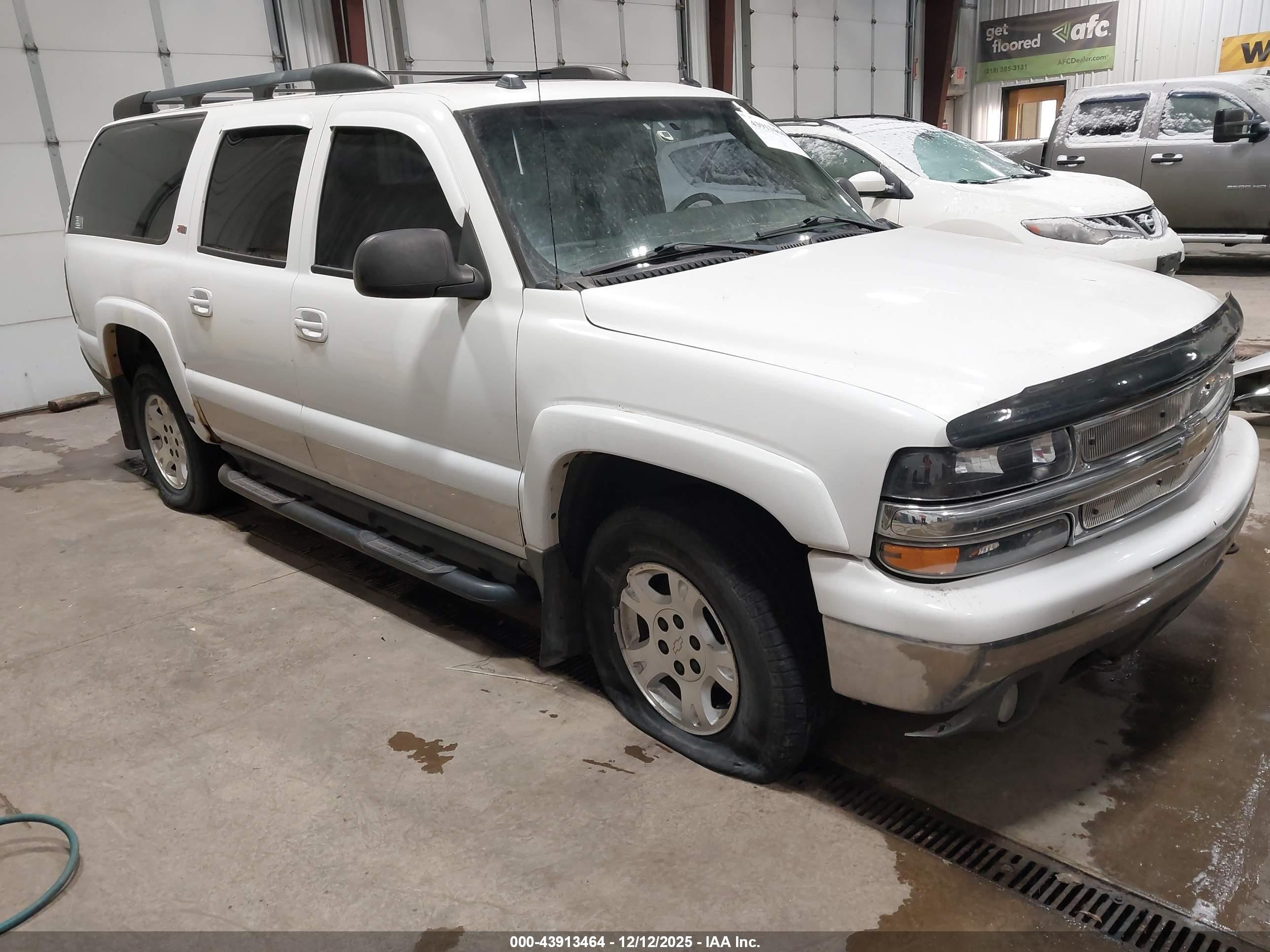 2005 Chevrolet Suburban Z71, VIN 3GNFK16Z05G160633 — Side